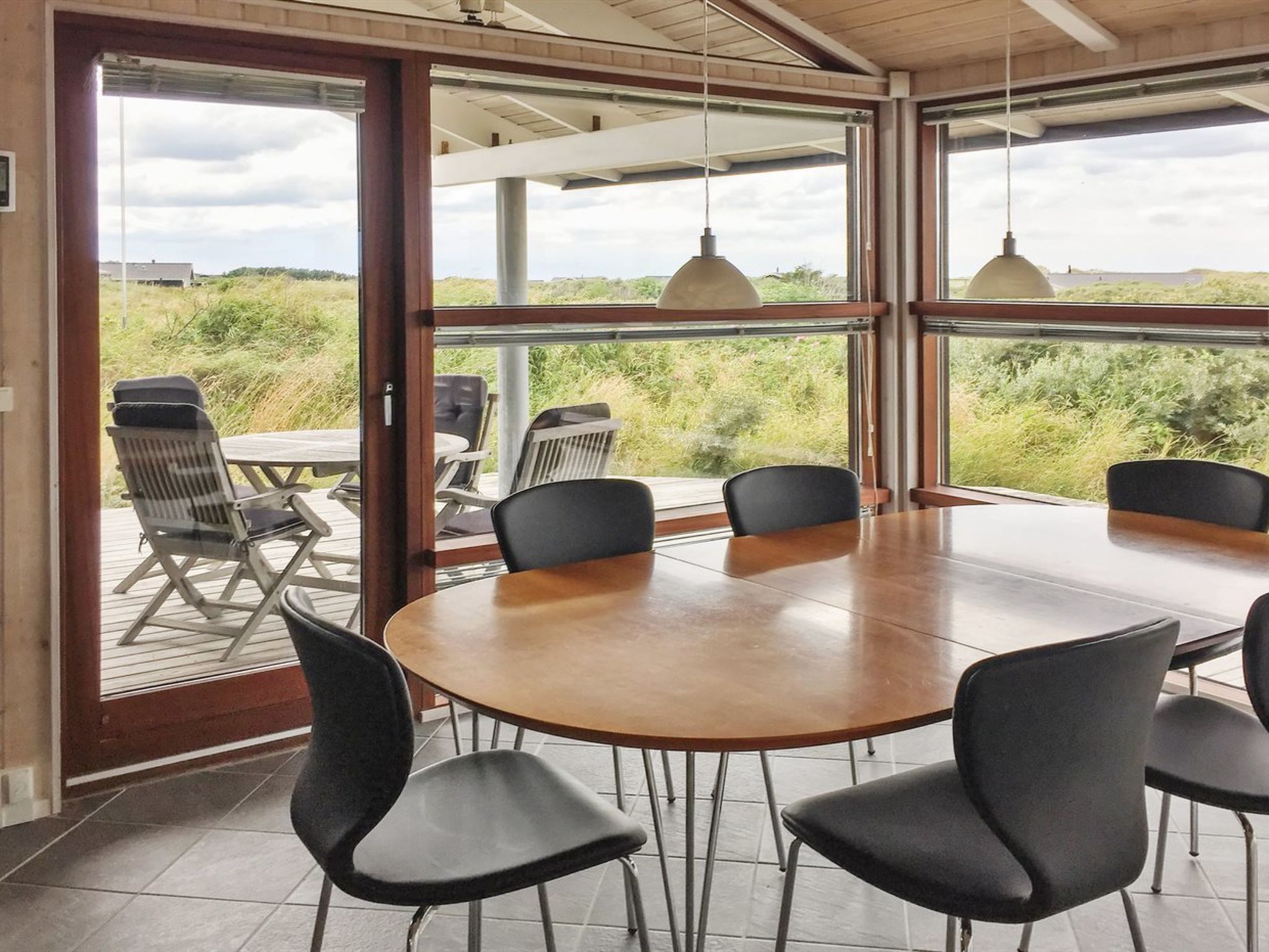"Sigvalda" - 250m from the sea-Binnen