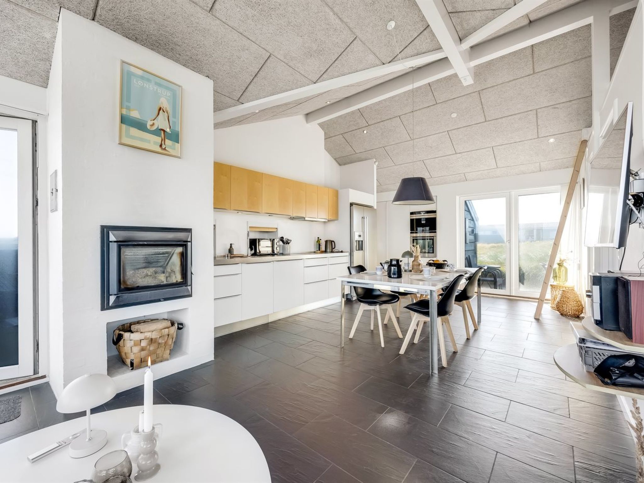 "Antonie" - 95m from the sea-Drinnen