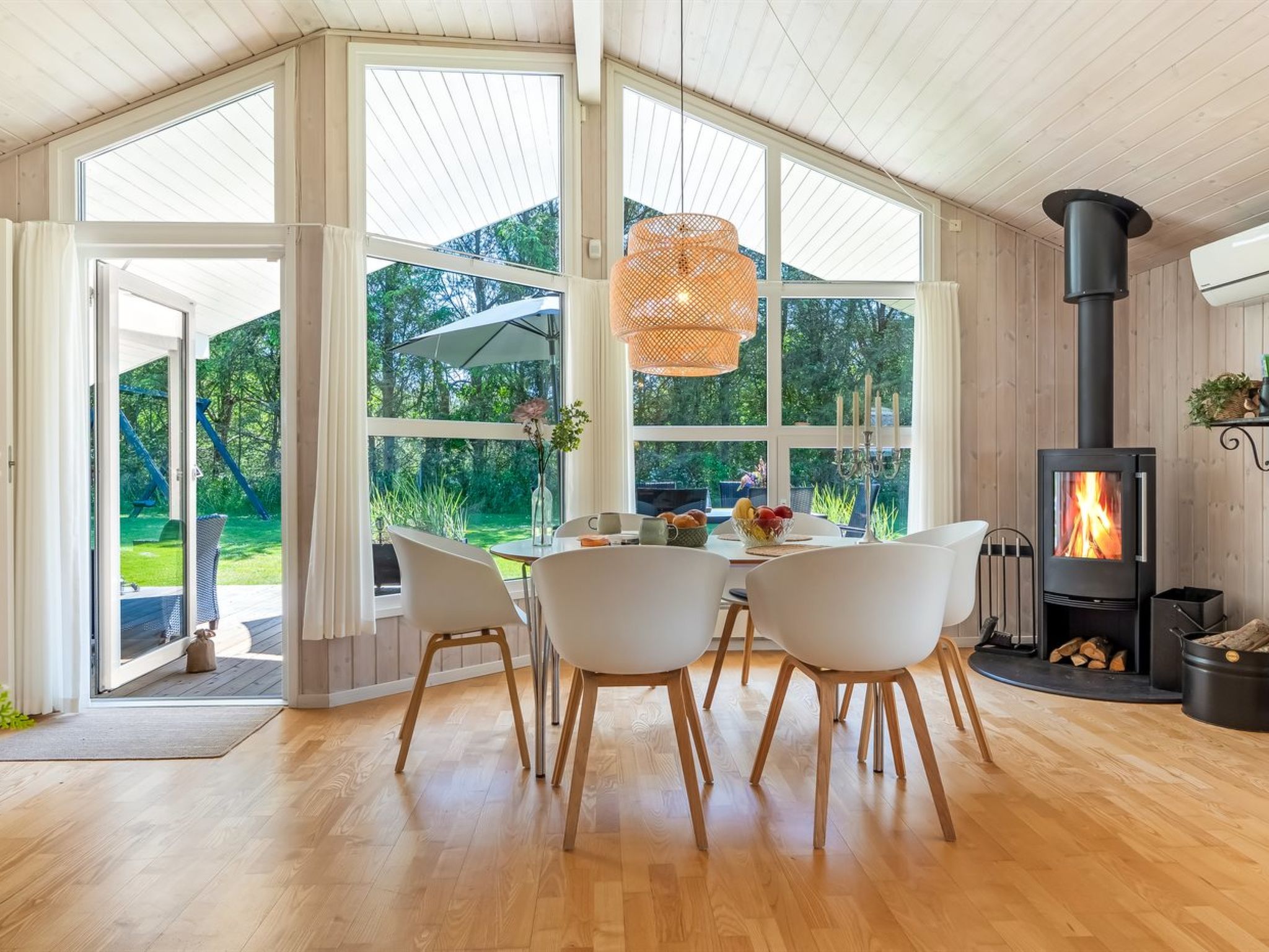 "Vilmar" - 1.2km from the sea - Binnen