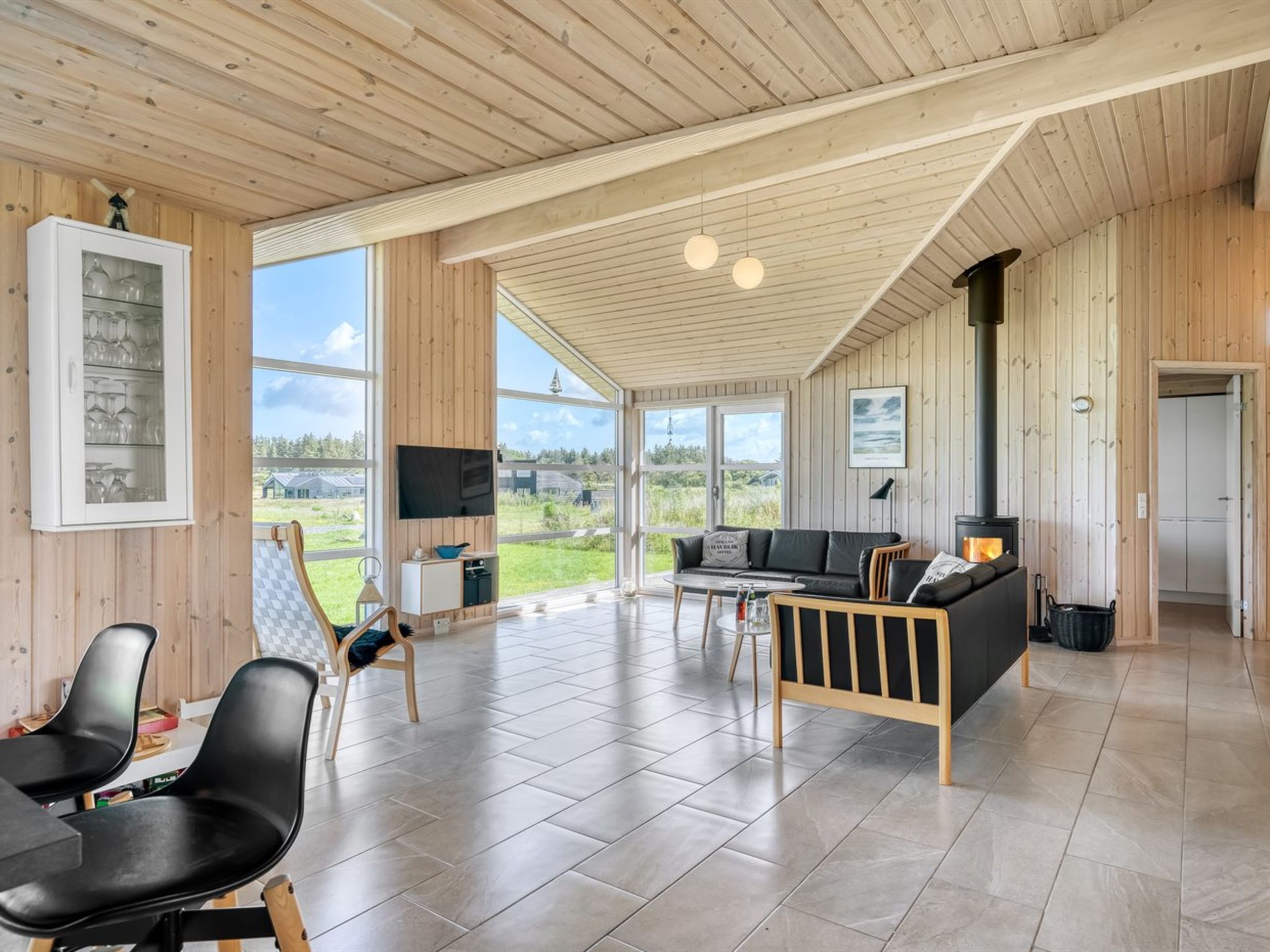 "Engelina" - 1.3km from the sea - Binnen