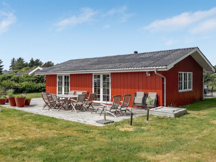 "Ava" - 1km from the sea", huis 3-kamers 102 m2. Het objekt is geschikt voor 6 volwassenen + 1 kinderen. Woonkamer met TV, radio, CD-speler en DVD. 1 kamer met 1 2-pers bed. 1 kamer met 1 2-pers bed. ..