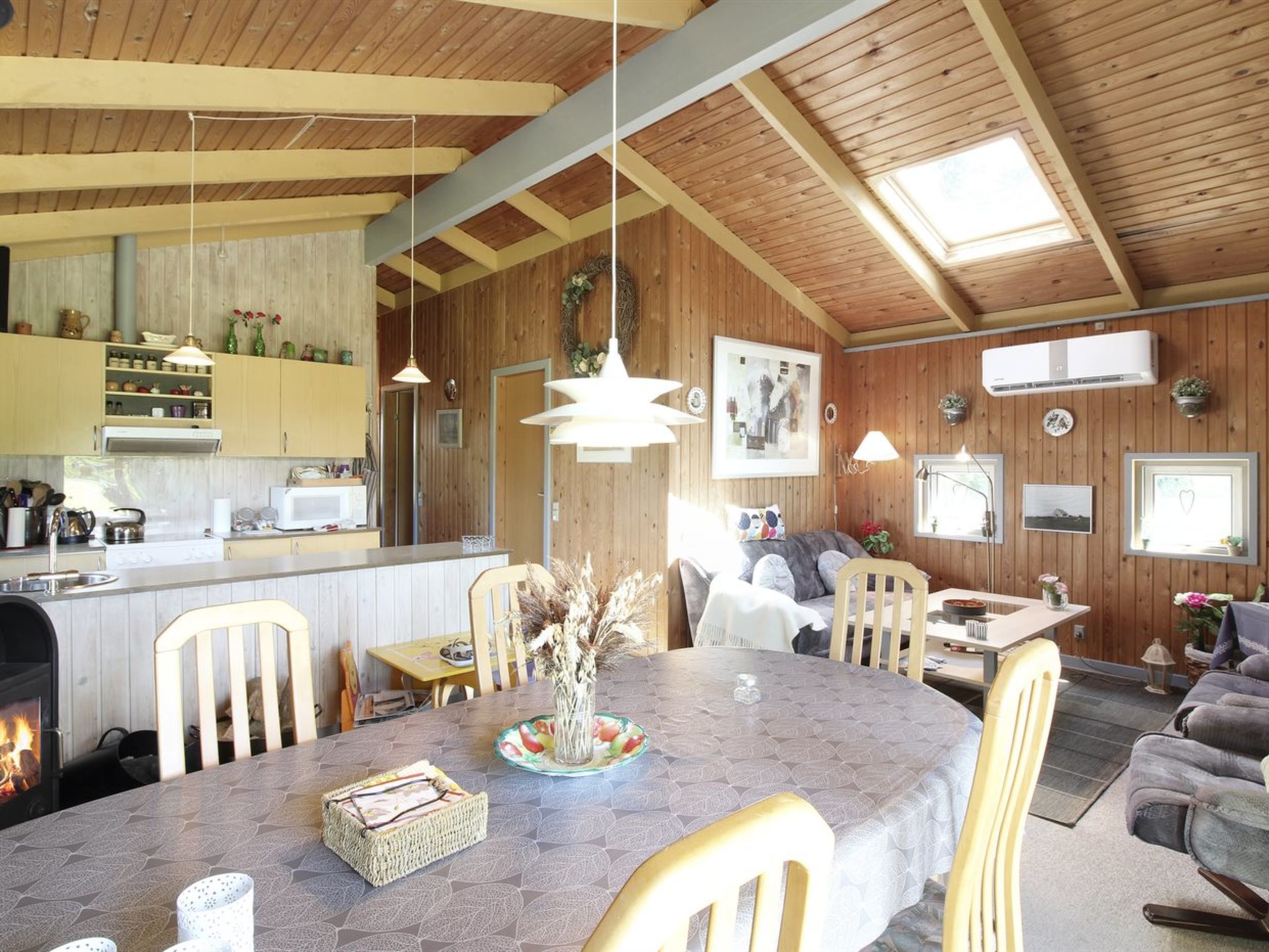 "Sonya" - 1km from the sea - Binnen