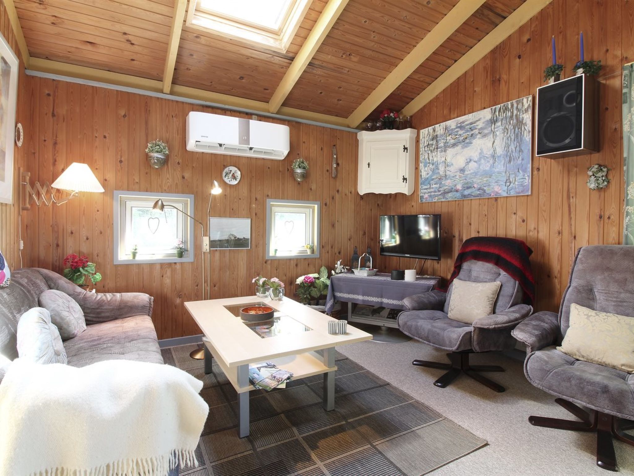 "Sonya" - 1km from the sea - Binnen