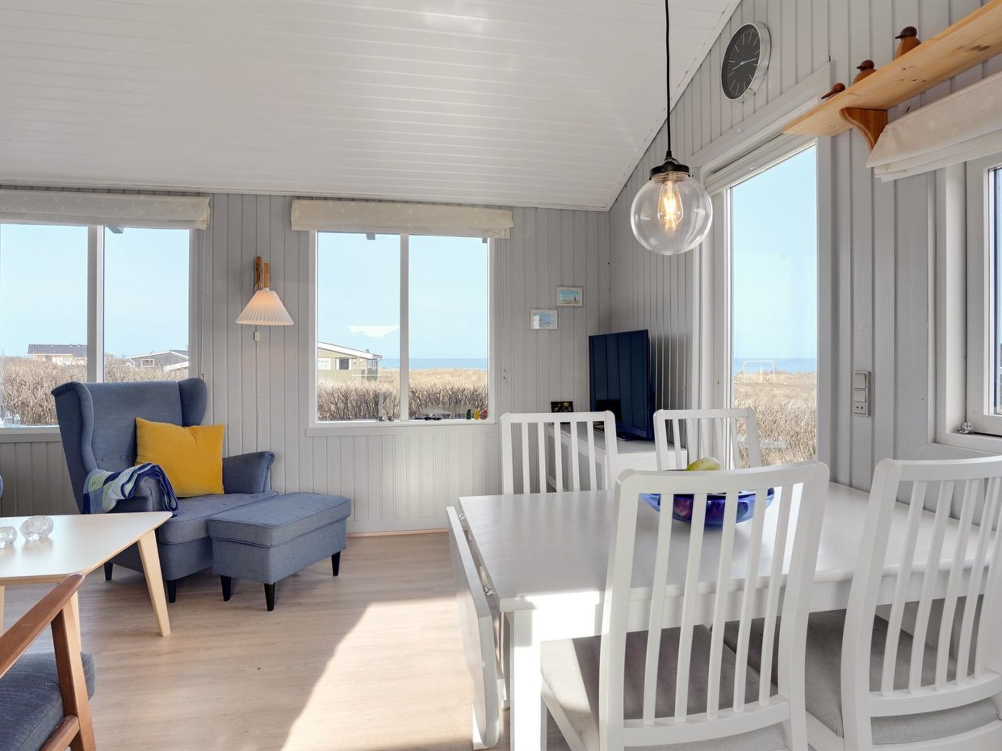 "Jace" - 75m from the sea-Binnen