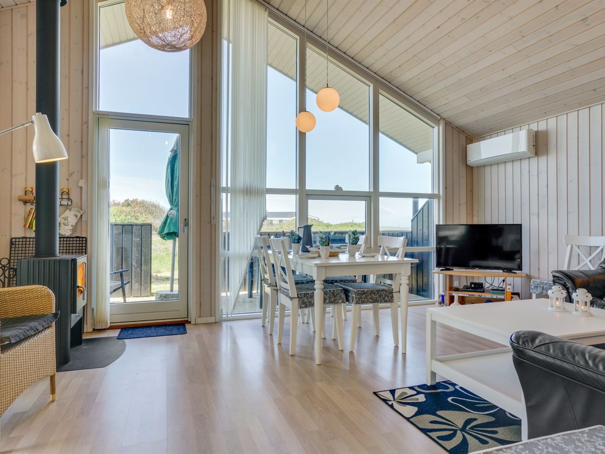 "Hubert" - 150m from the sea - Drinnen