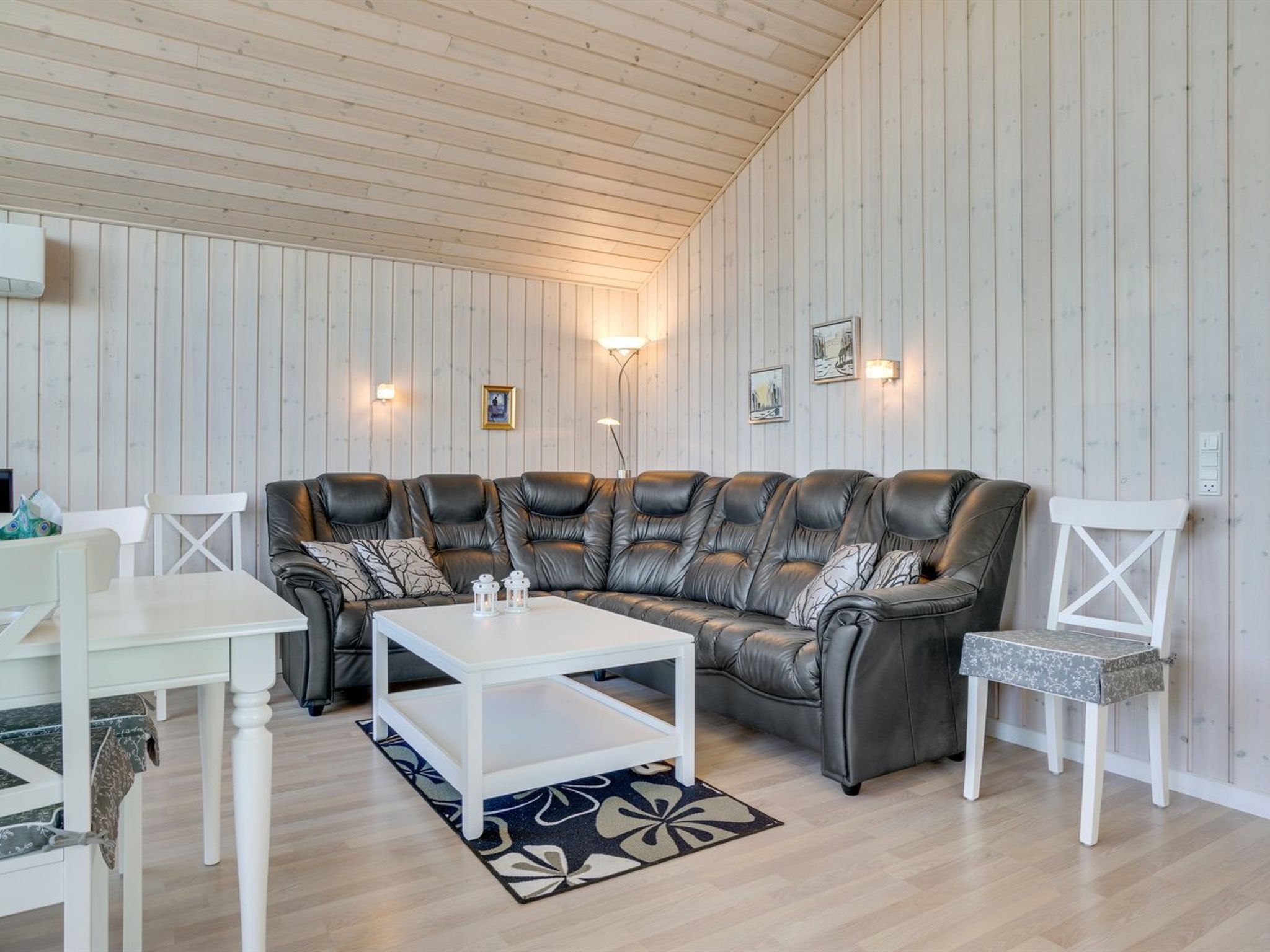 "Hubert" - 150m from the sea - Drinnen