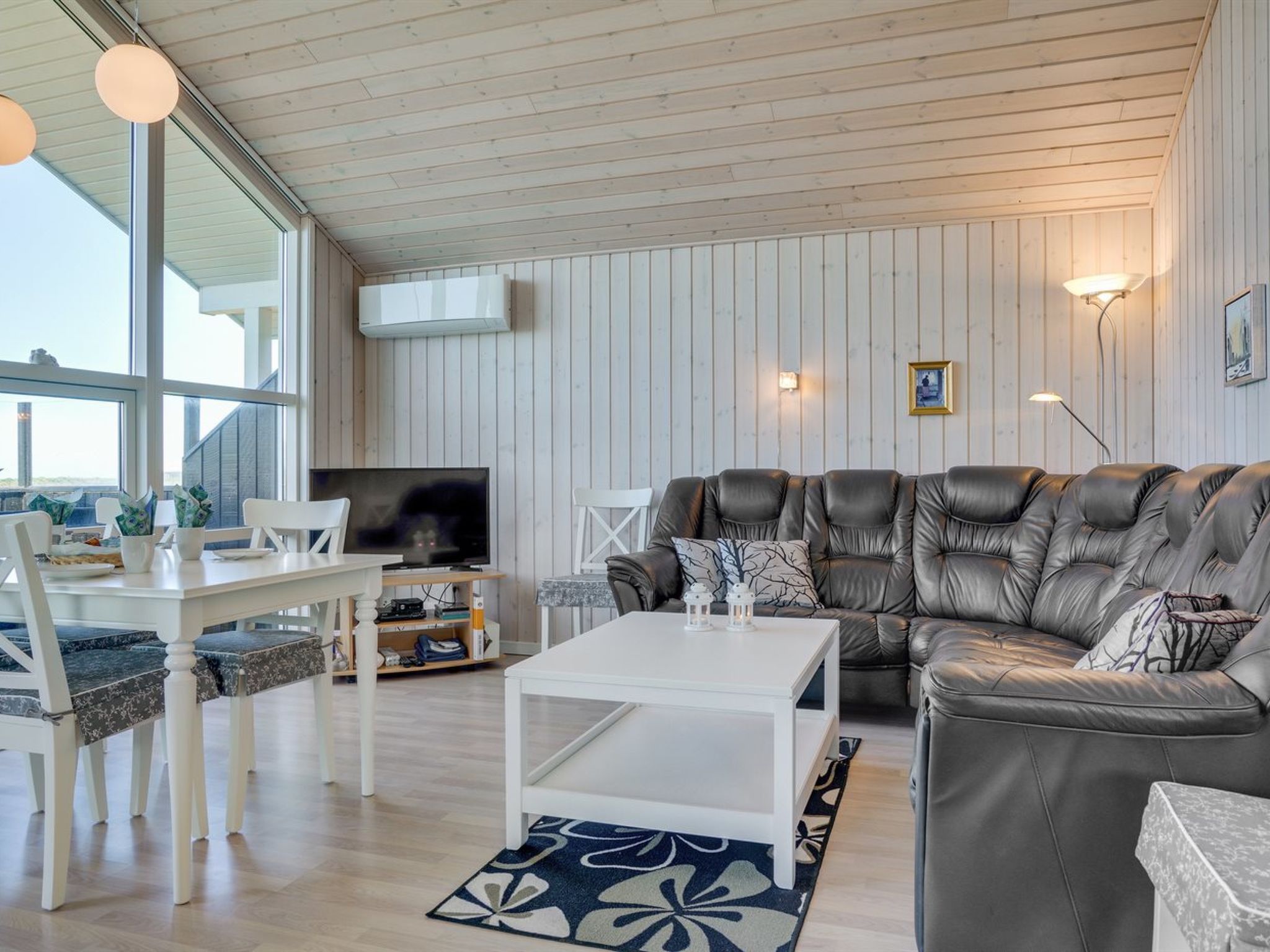 "Hubert" - 150m from the sea - Drinnen