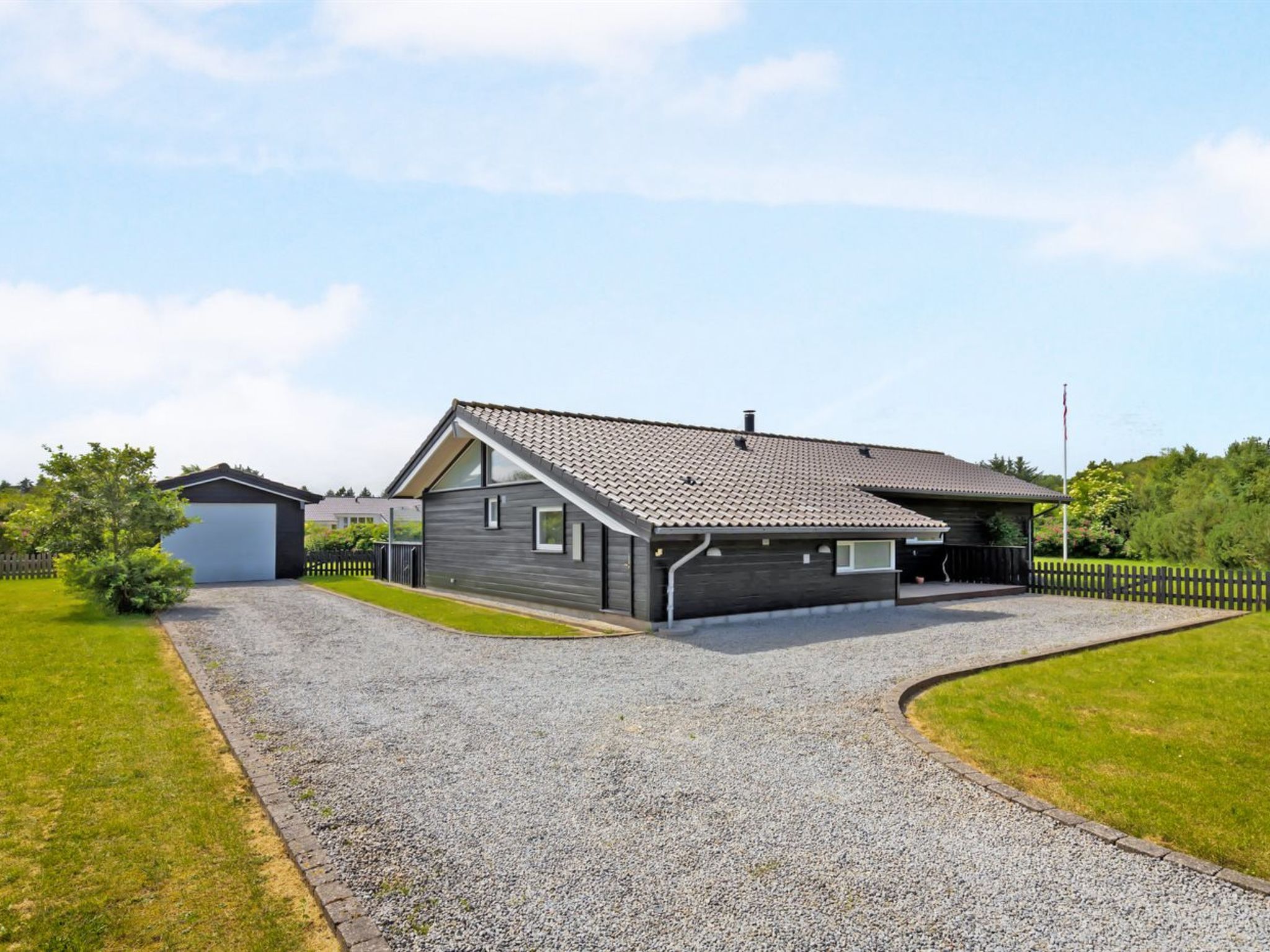 "Tatyana" - 1.0km from the sea-Buiten