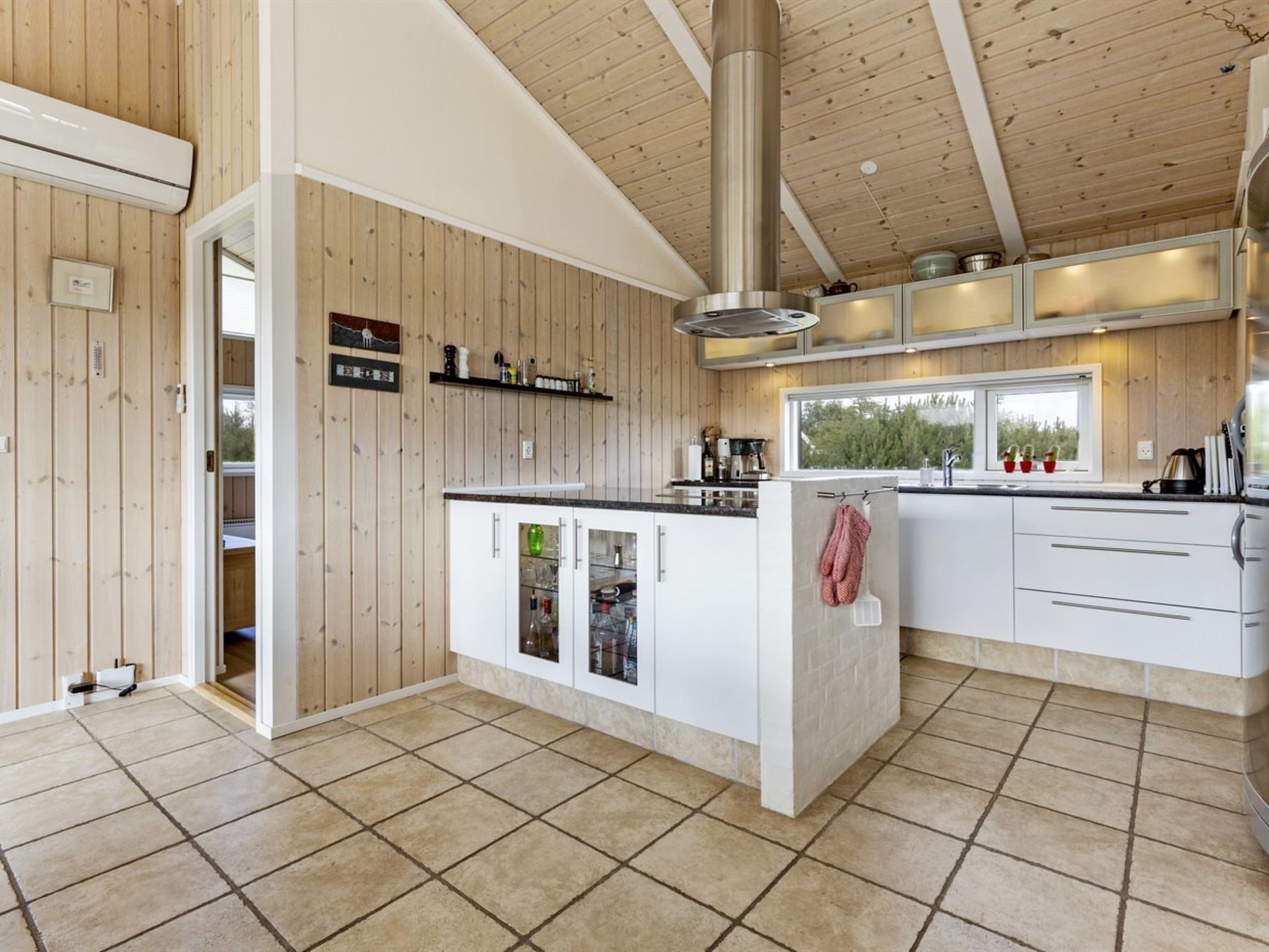"Tatyana" - 1.0km from the sea - Binnen
