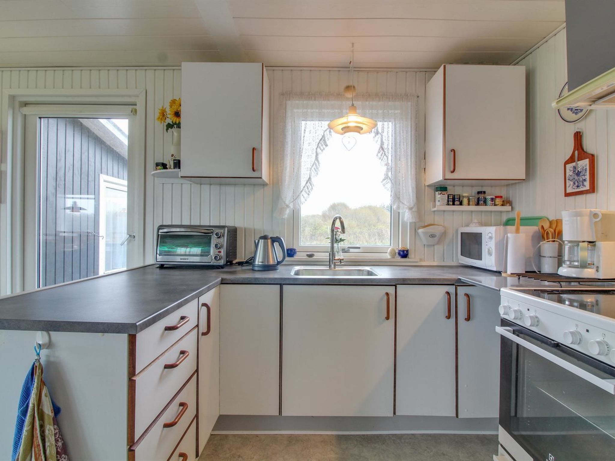 "Edvin" - 400m from the sea - Binnen
