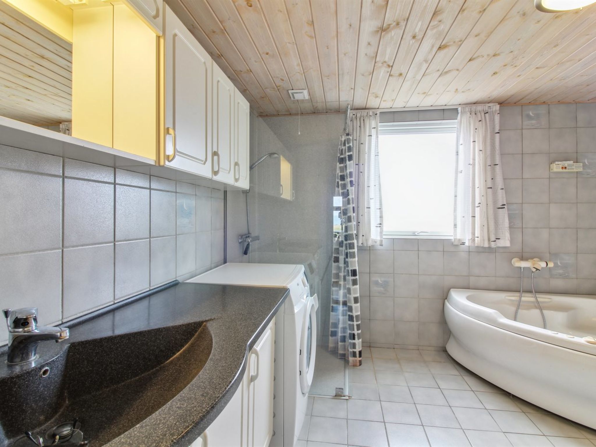 "Dorit" - 100m from the sea-Binnen