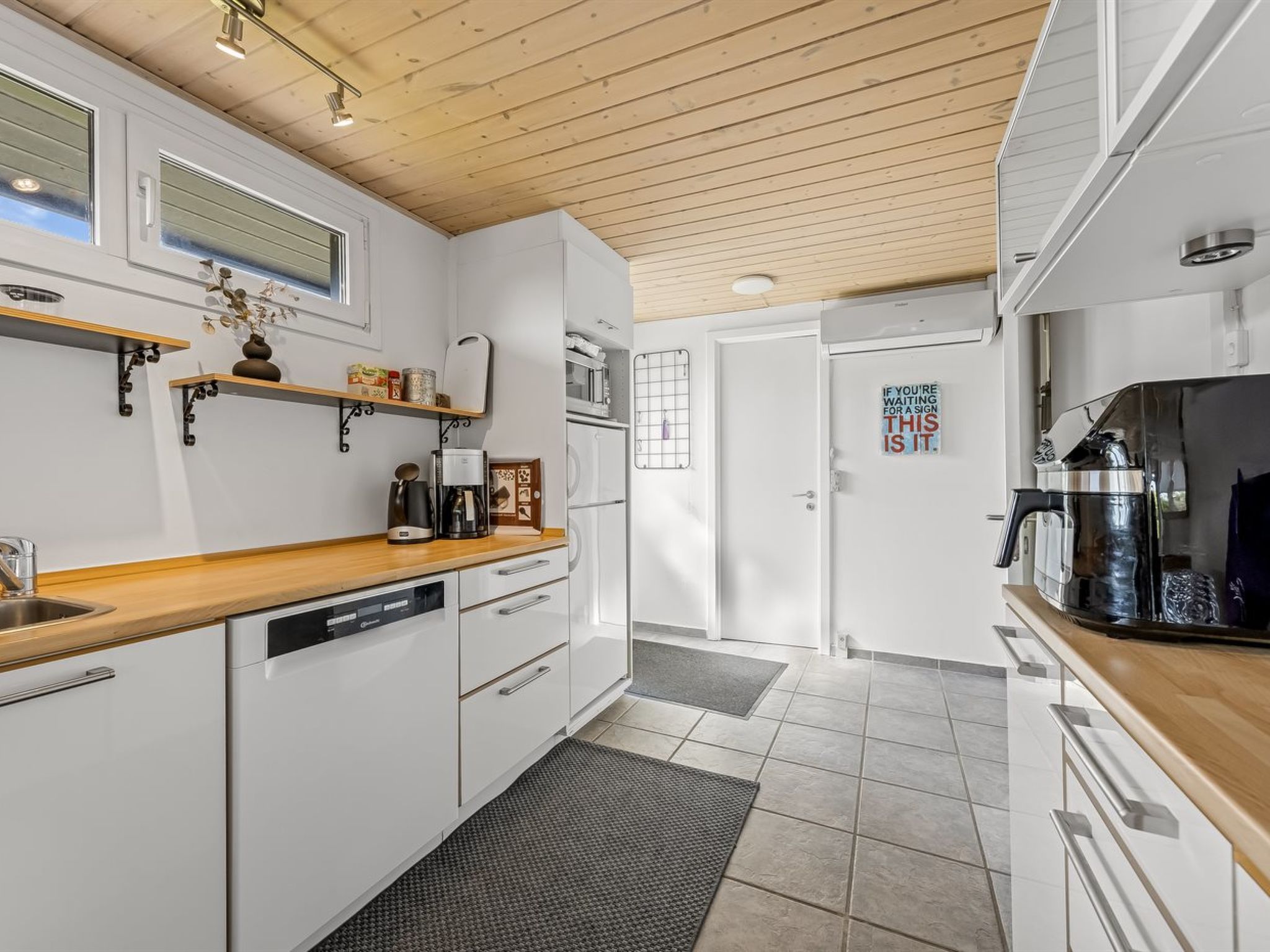 "Erblin" - 400m from the sea-Inside