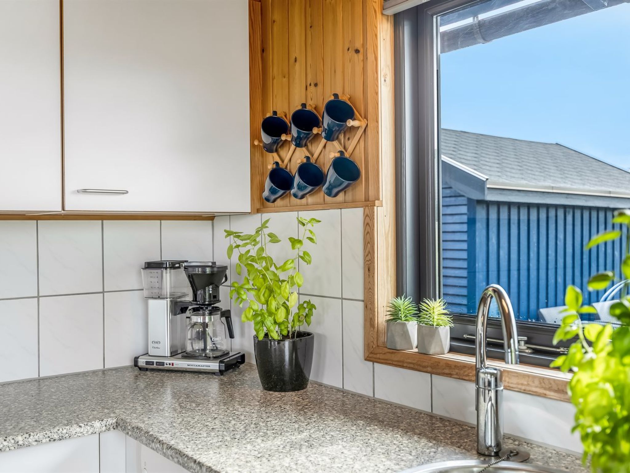 "Iiris" - 200m from the sea - Binnen