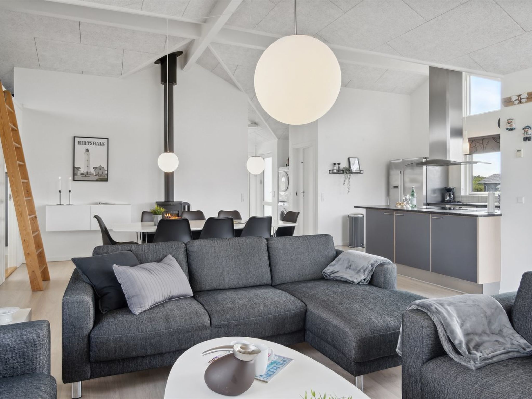 "Fader" - 950m from the sea - Binnen