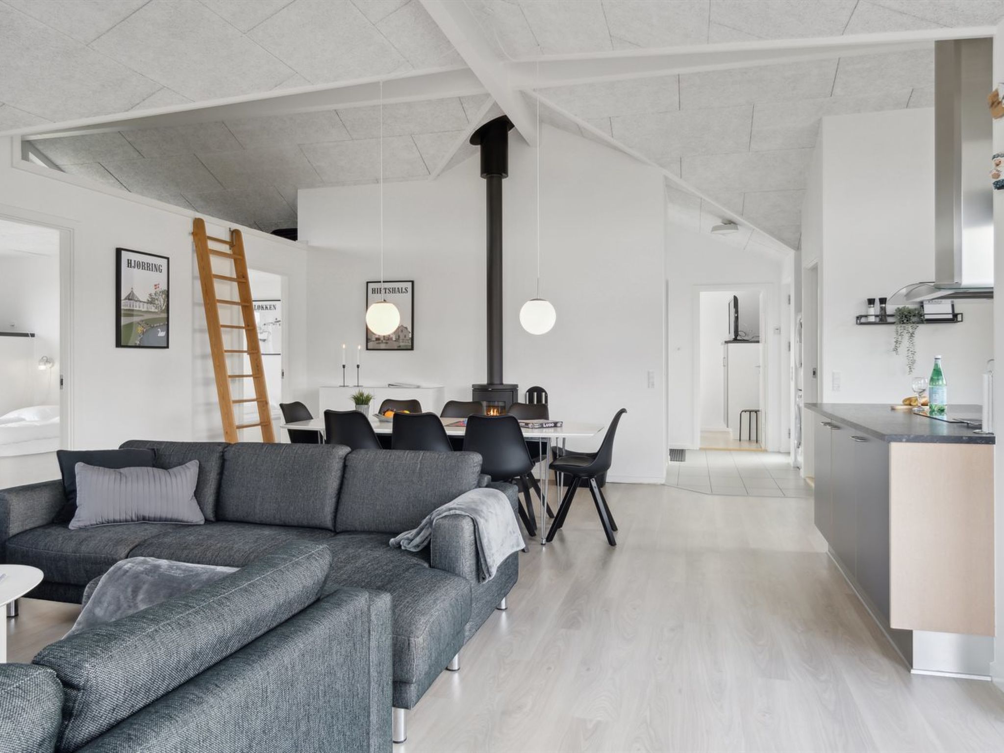 "Fader" - 950m from the sea - Binnen