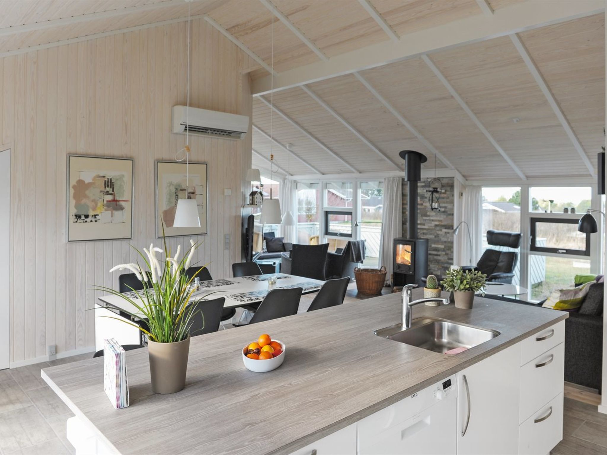 "Mathias" - 625m from the sea - Binnen