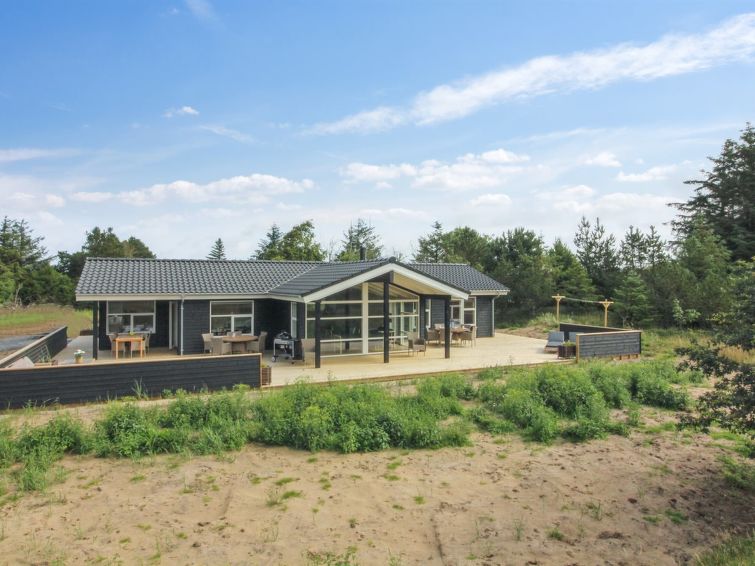 Search and Stay destination Hirtshals, Denmark from AU$ 1,037. "Heriest" - 900m from the sea in NW Jutland