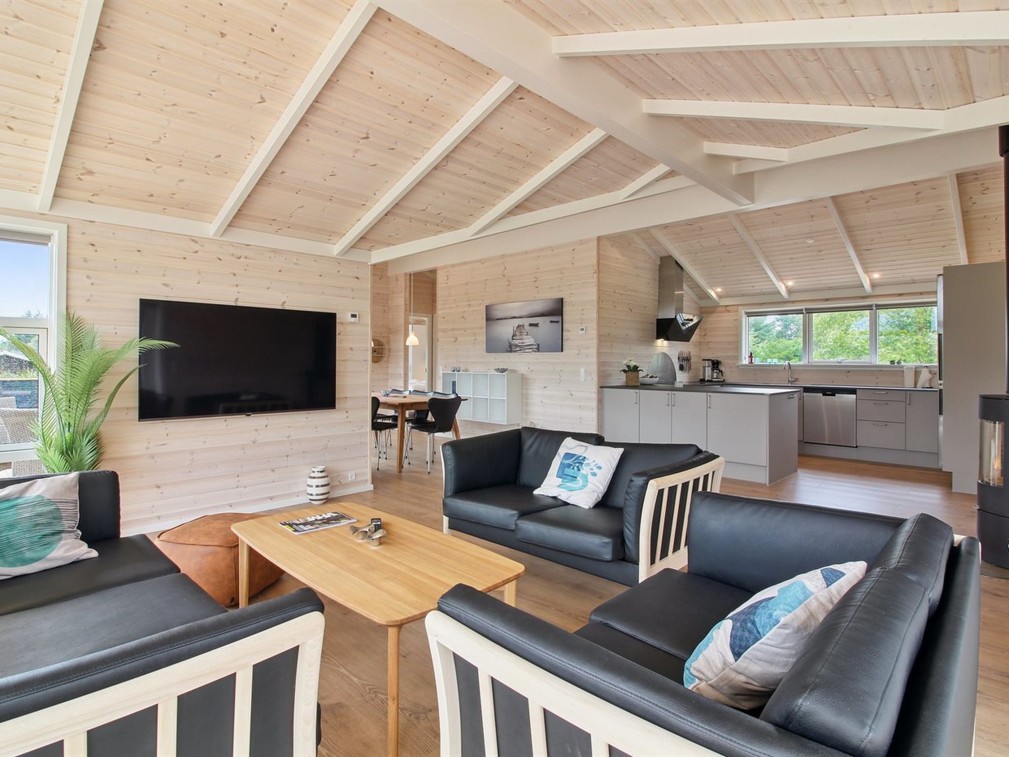 "Heriest" - 1.2km from the sea - Drinnen