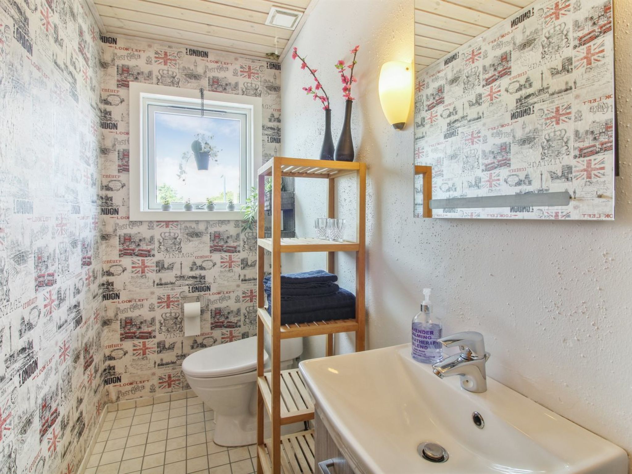 "Ellanor" - 1.4km from the sea-Binnen