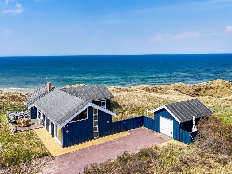 Open haard en sauna in ruim vakantiehuis aan zee in Hirtshals in Hirtshals