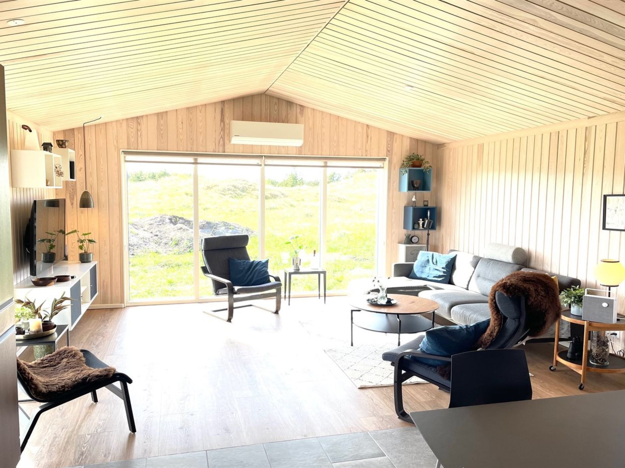"Hinda" - 1.2km from the sea