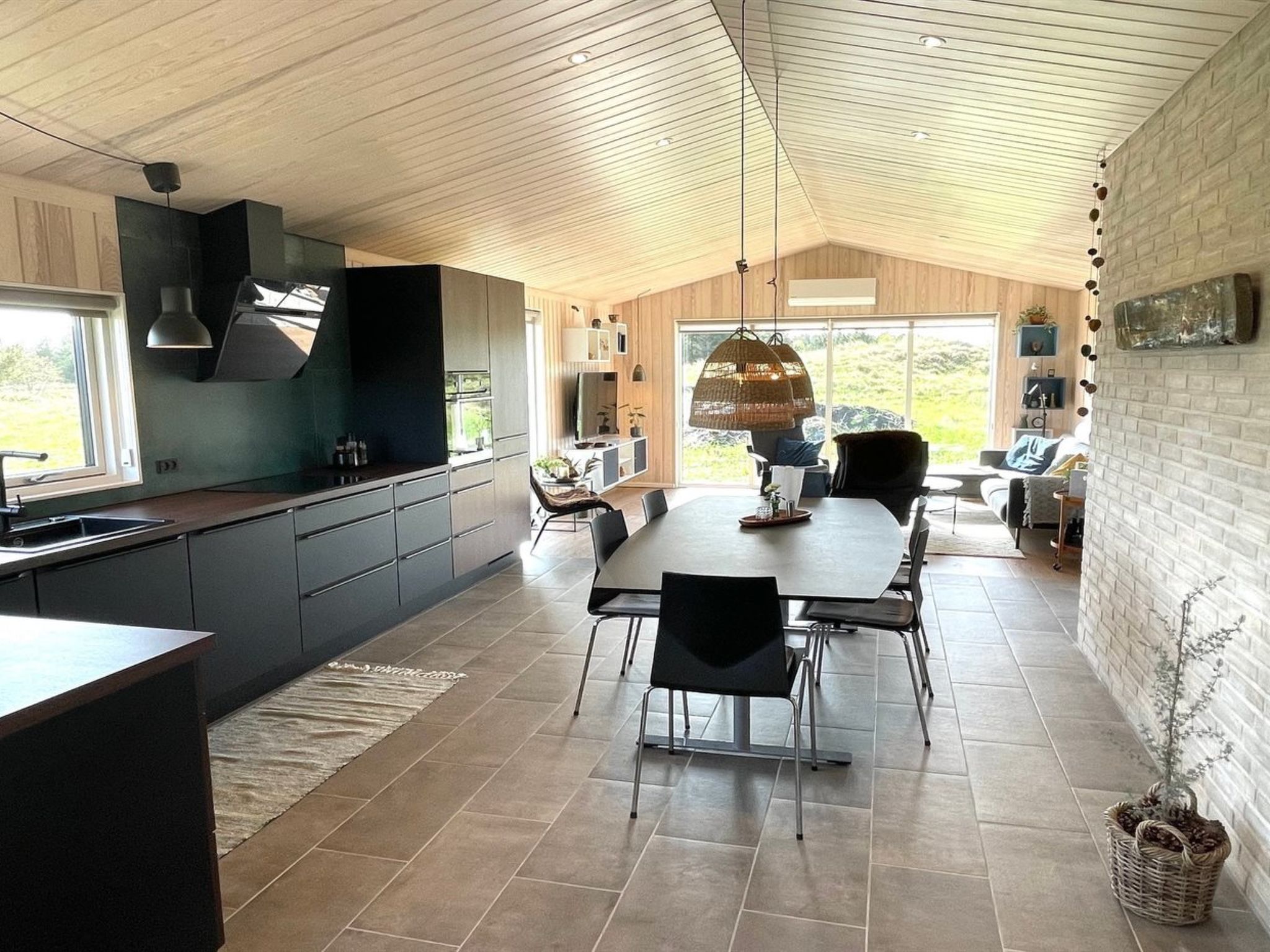 "Hinda" - 1.2km from the sea - Drinnen