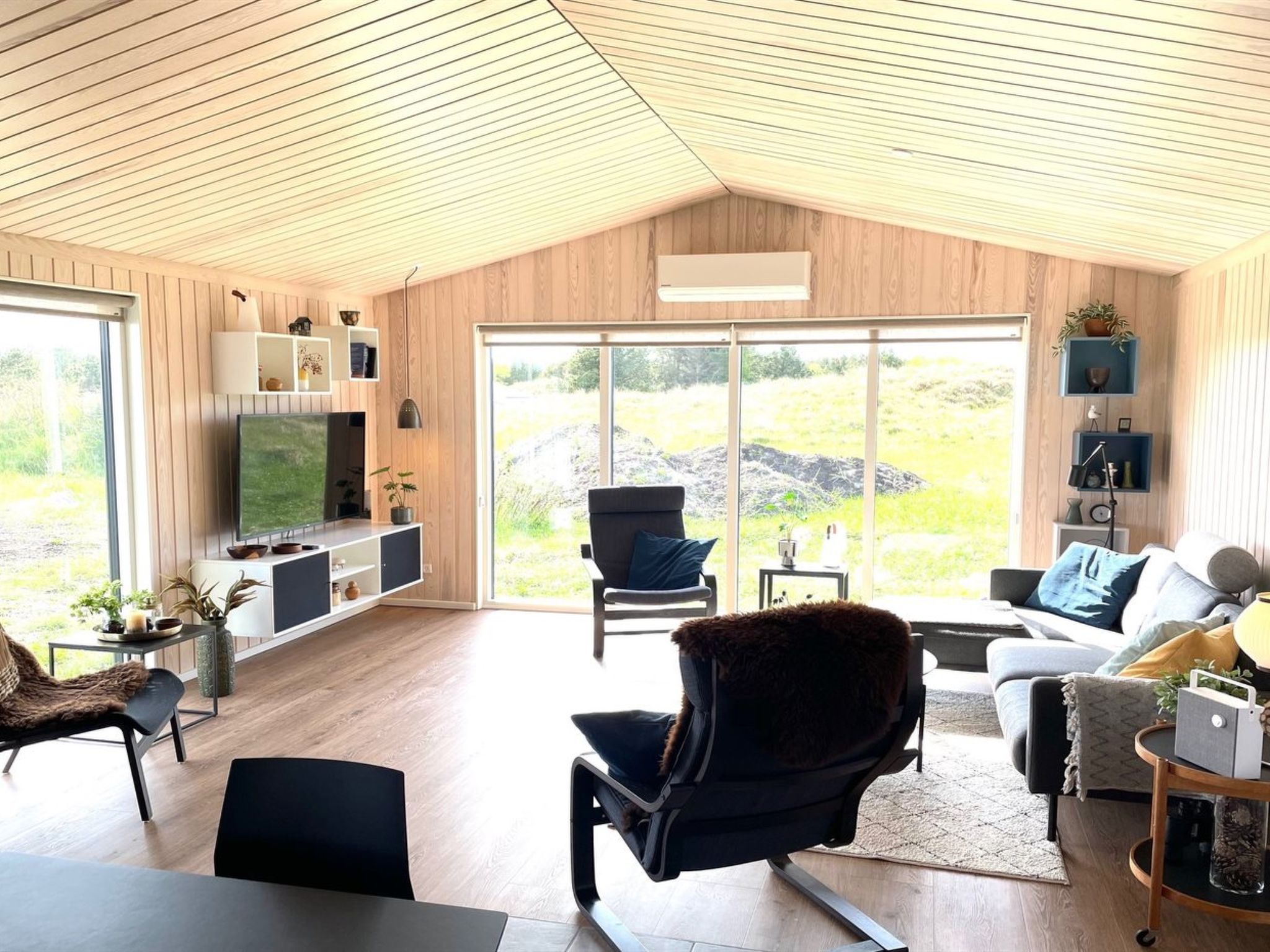 "Hinda" - 1.2km from the sea-Binnen