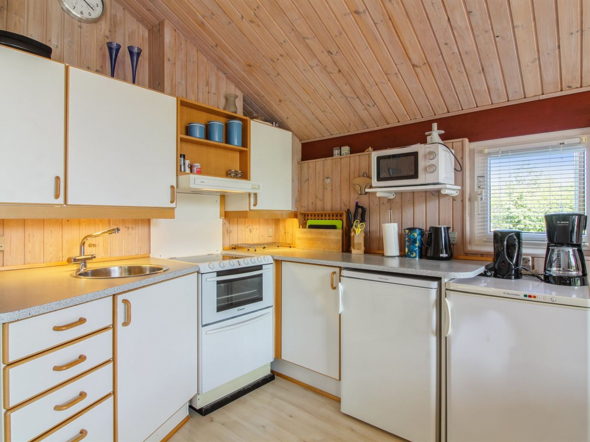 "Menka" - 1.3km from the sea - Binnen