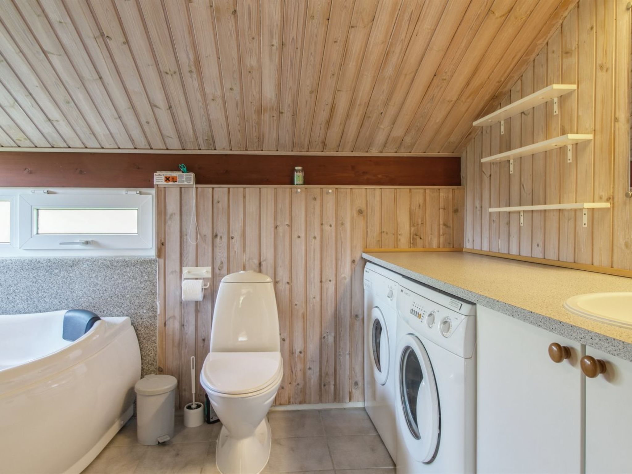 "Menka" - 1.3km from the sea - Binnen