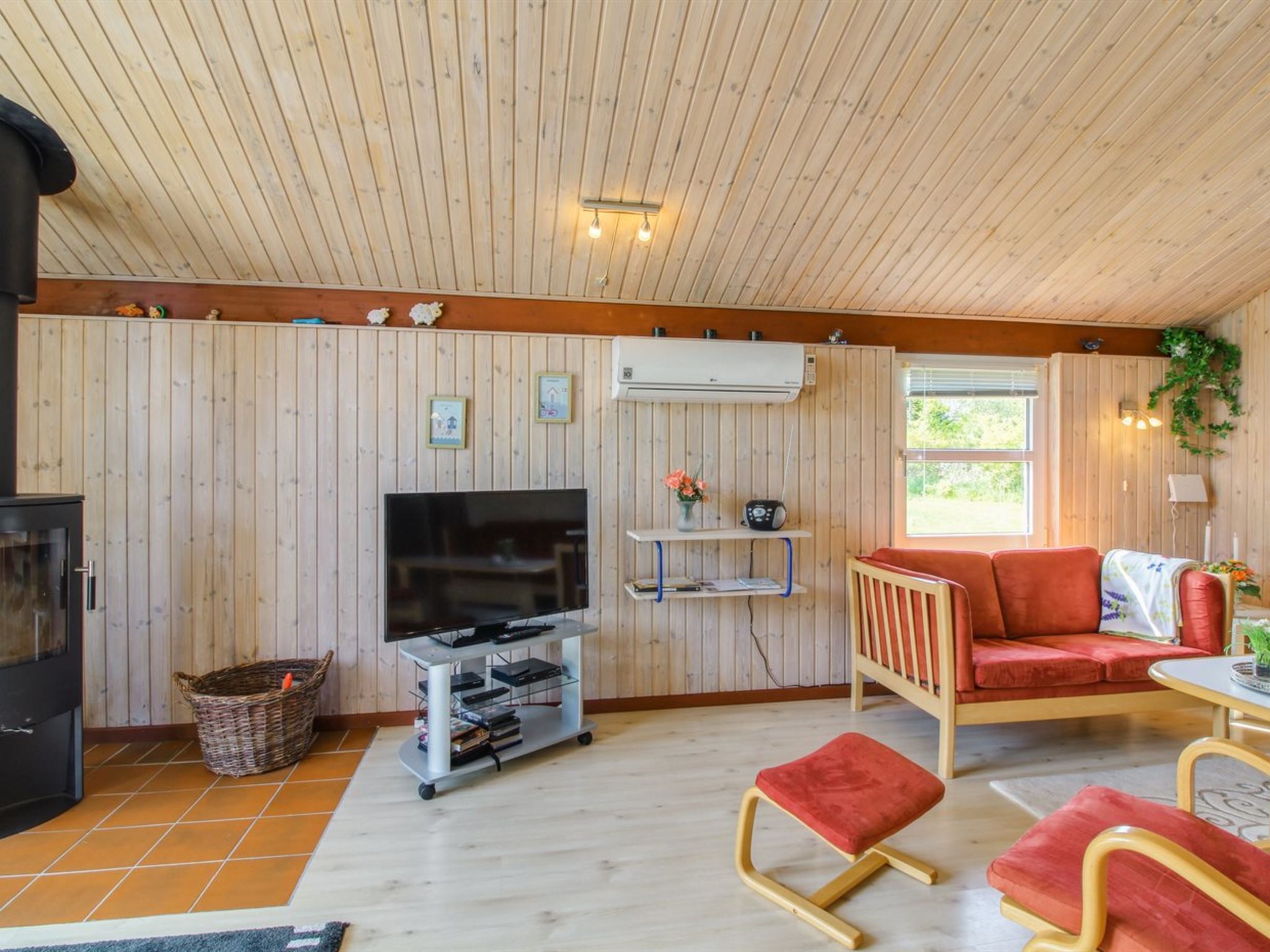 "Menka" - 1.3km from the sea - Binnen