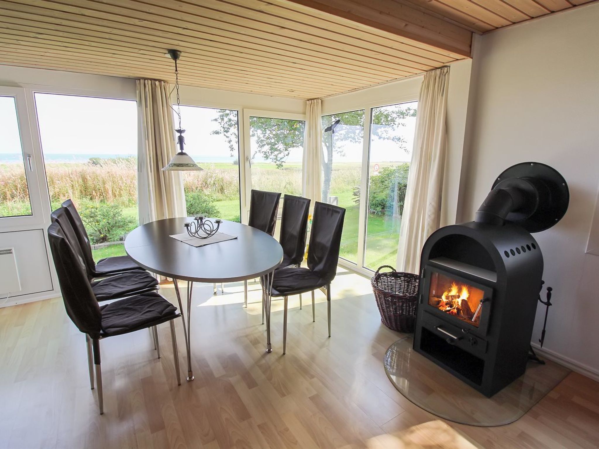 "Isalie" - 200m from the sea - Binnen