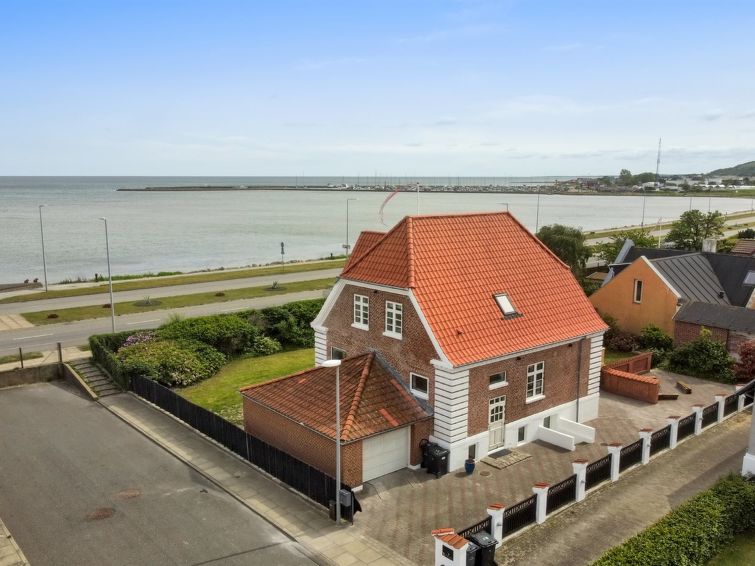 Sauna en zeezicht in ruim vakantiehuis Kosara in Frederikshavn in Frederikshavn