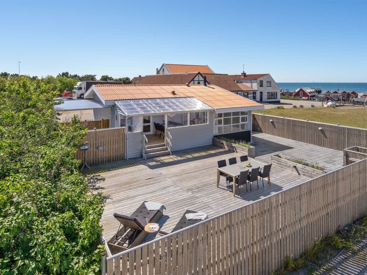 "Ljubinko" - 50m from the sea", huis 2-kamers 76 m2. Het objekt is geschikt voor 4 volwassenen + 1 kinderen. Woonkamer met TV. 1 kamer met 1 2-pers bed. 1 kamer met 1 2-pers bed. Keuken (oven, afwasma..