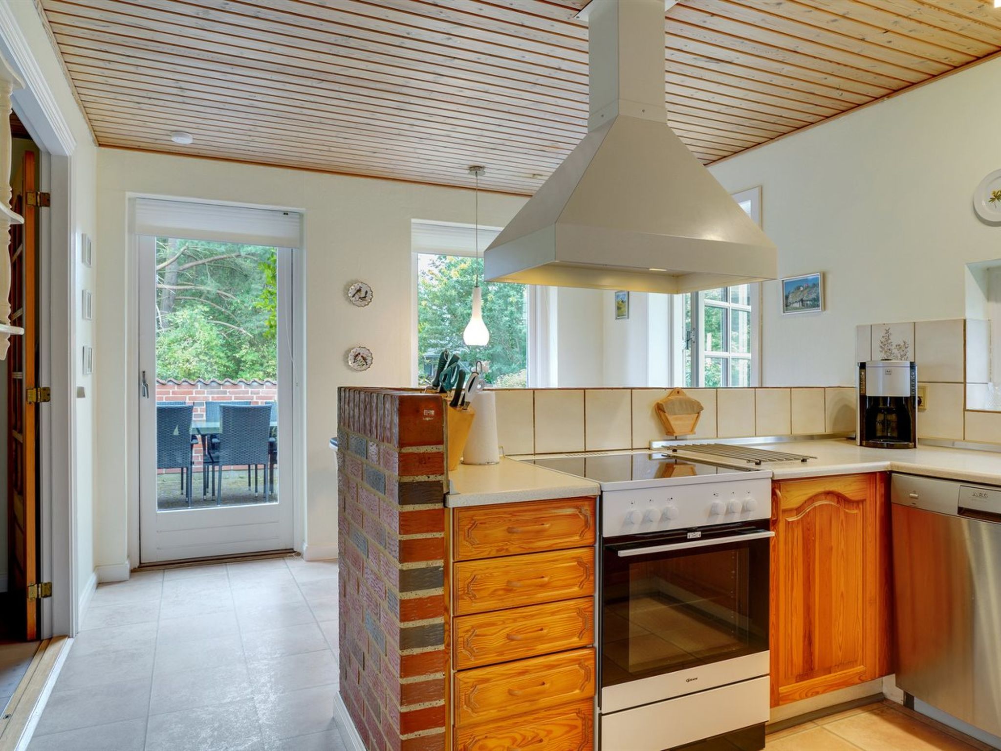 "Maksimilian" - 1.5km from the sea - Binnen