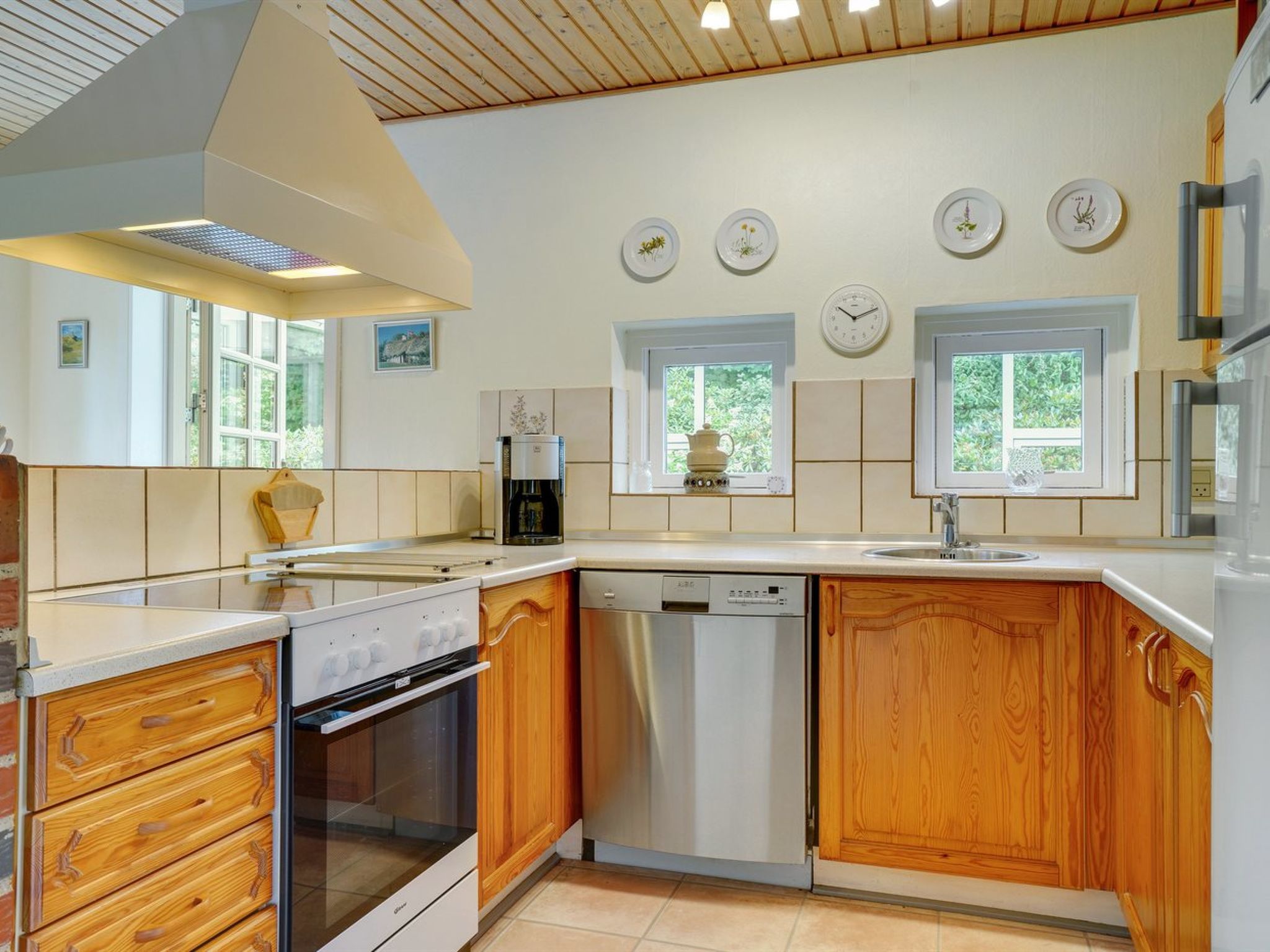 "Maksimilian" - 1.5km from the sea - Binnen