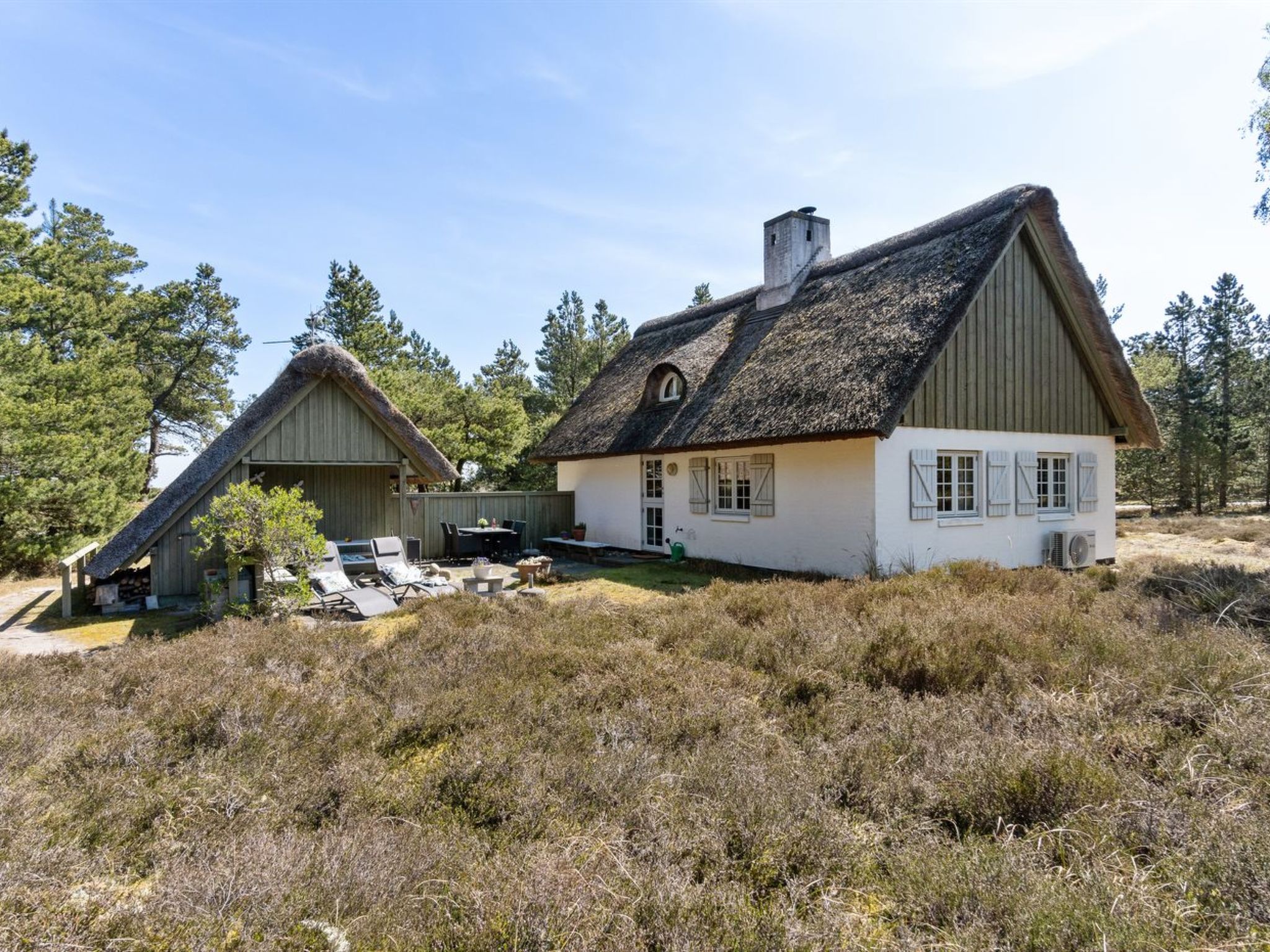 "Gravers" - 300m from the sea