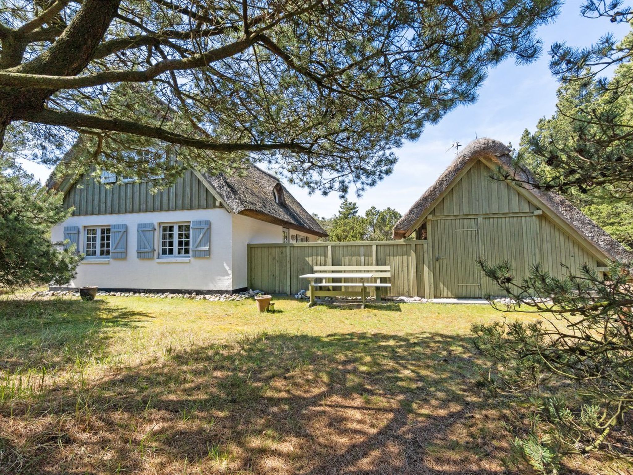 "Gravers" - 300m from the sea