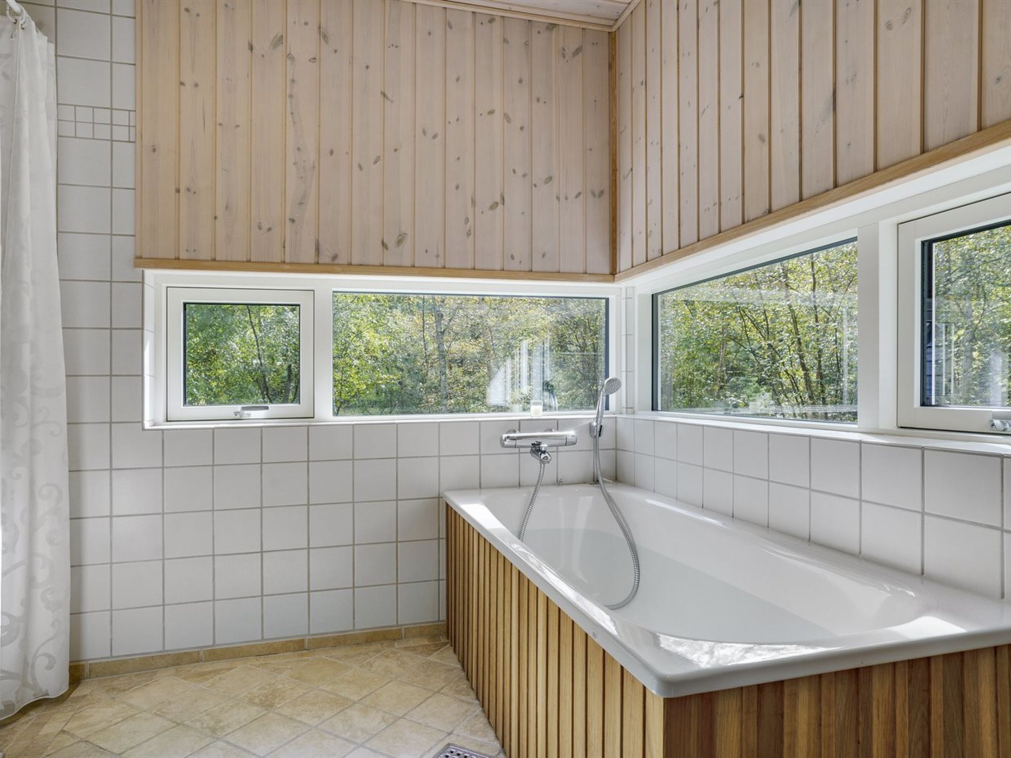 "Henni" - 2.5km from the sea