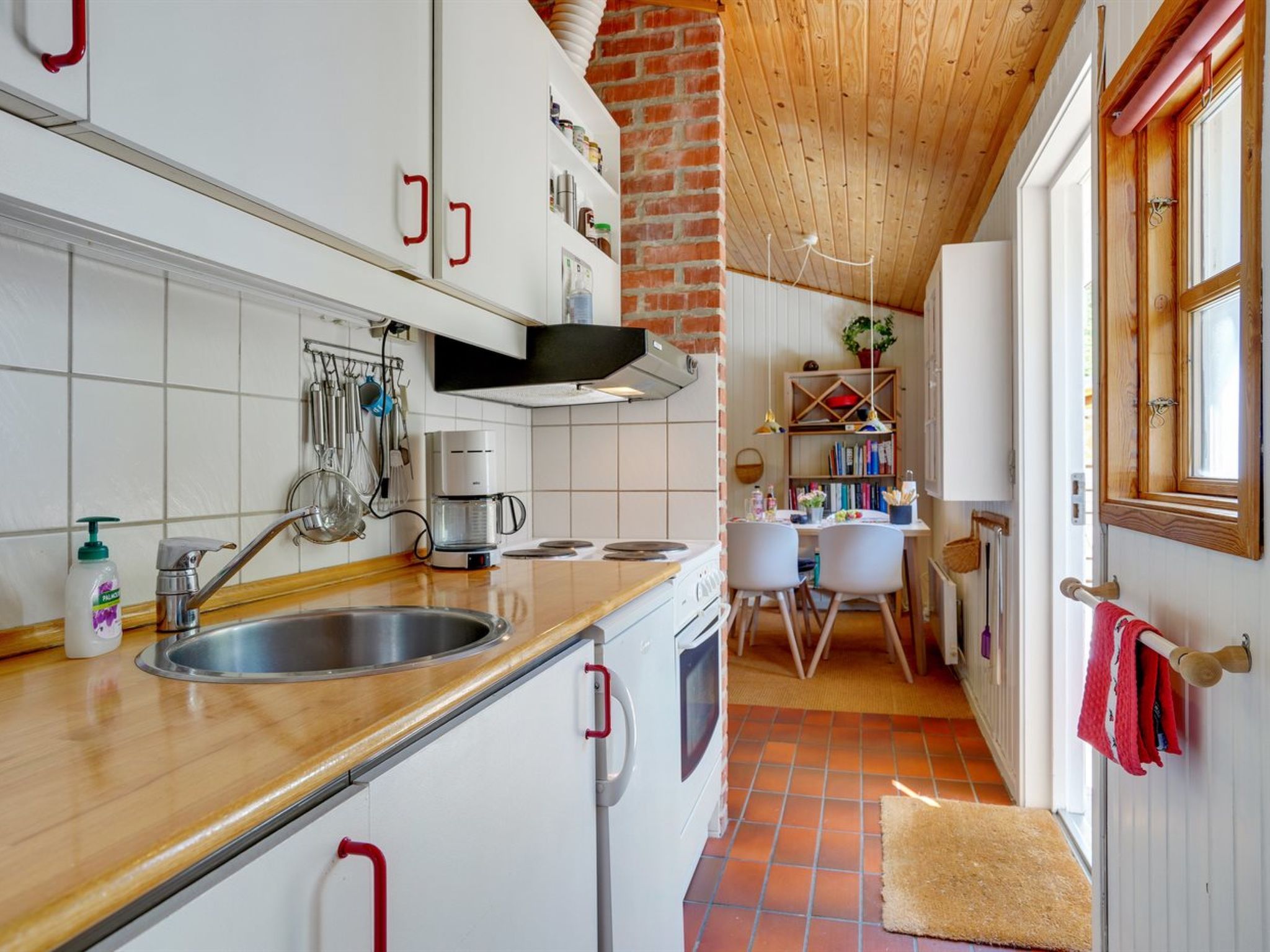 "Mirla" - 300m from the sea - Binnen