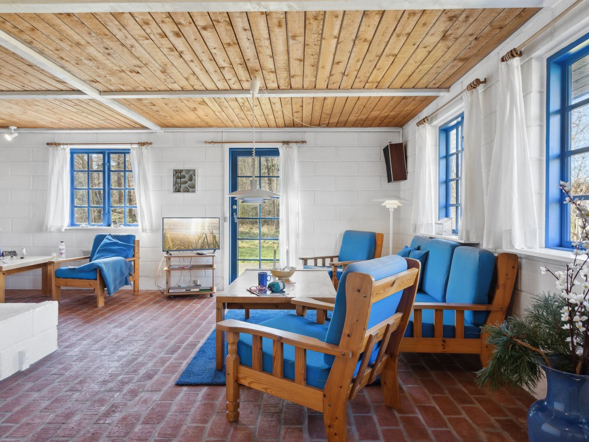 "Ema" - 5km from the sea-Drinnen