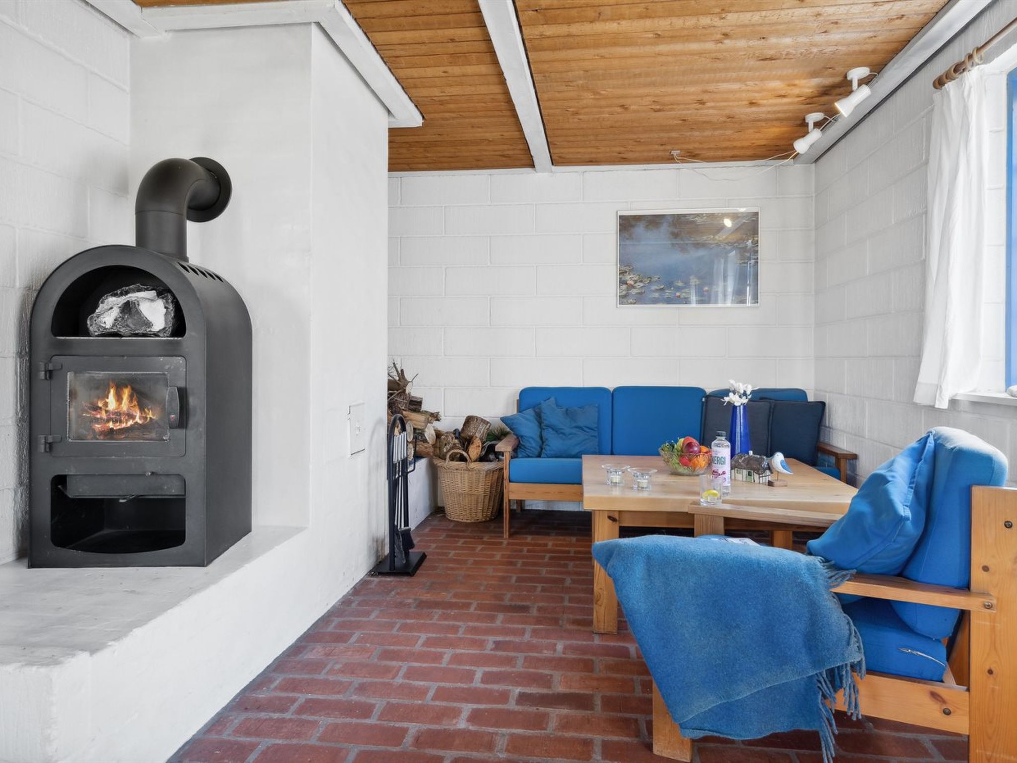 "Ema" - 5km from the sea-Drinnen