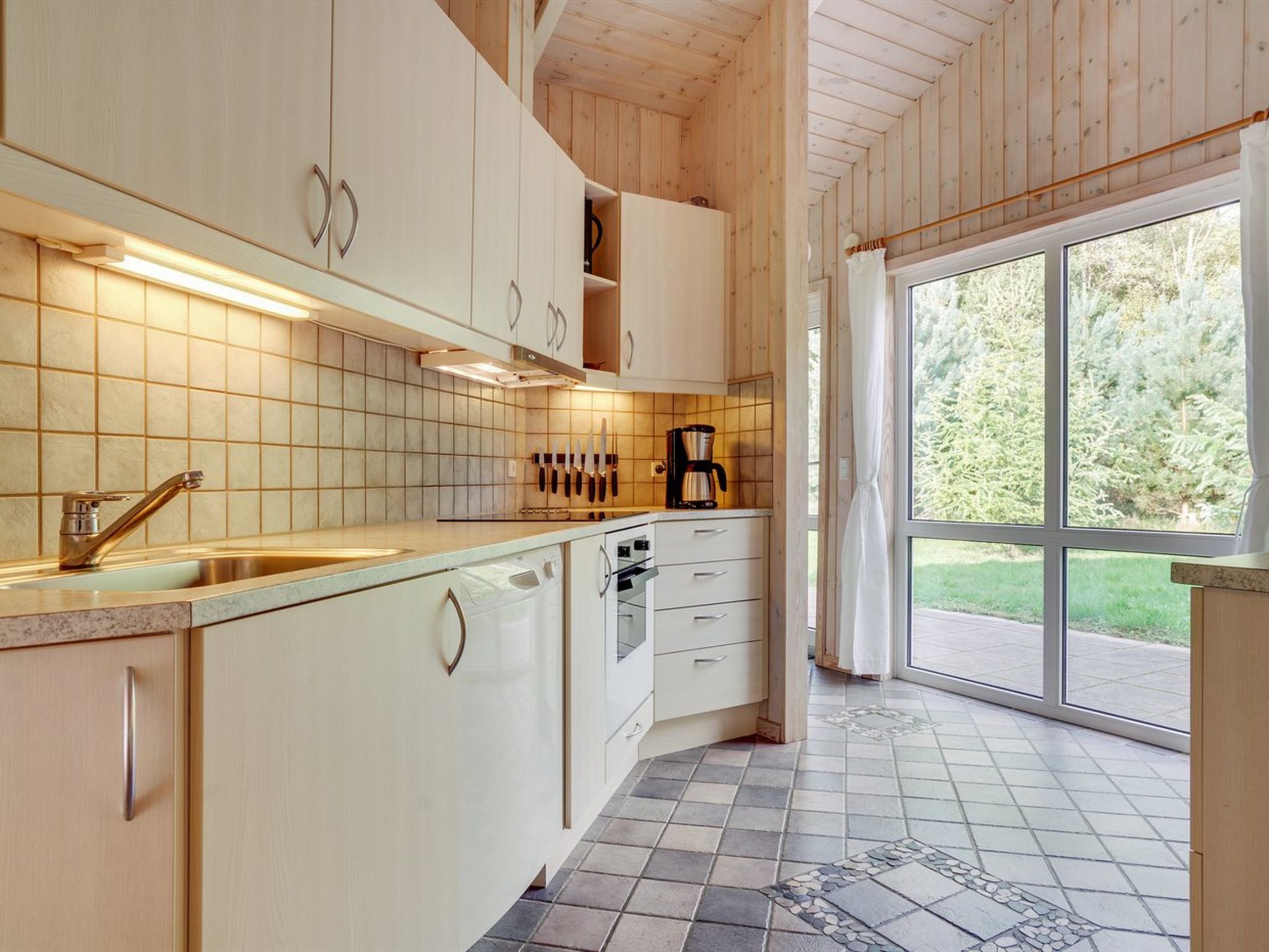 "Thomasine" - 1.5km from the sea - Binnen