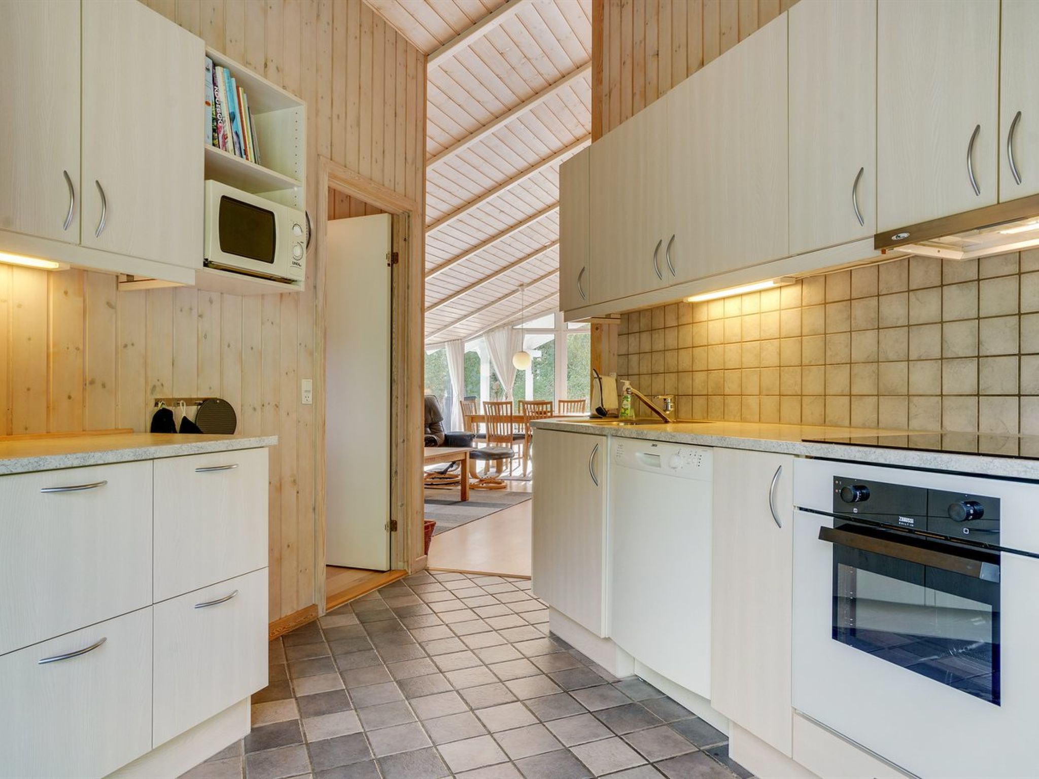 "Thomasine" - 1.5km from the sea - Binnen