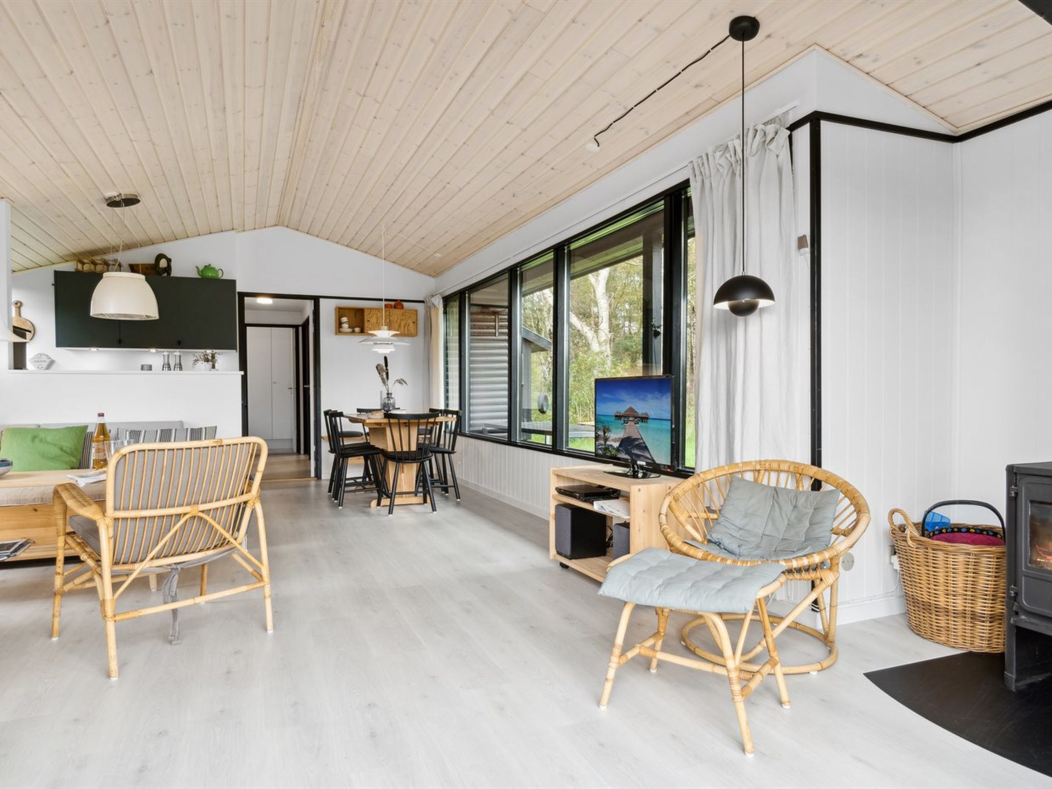 "Shayene" - 2.5km from the sea - Binnen