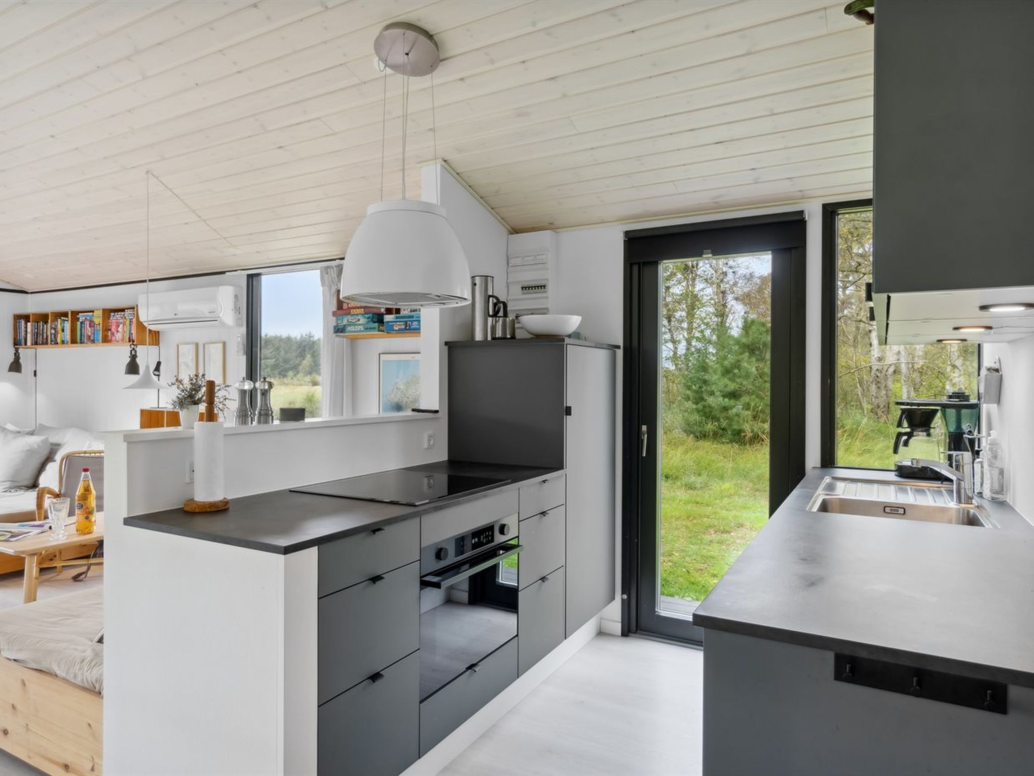 "Shayene" - 2.5km from the sea - Binnen