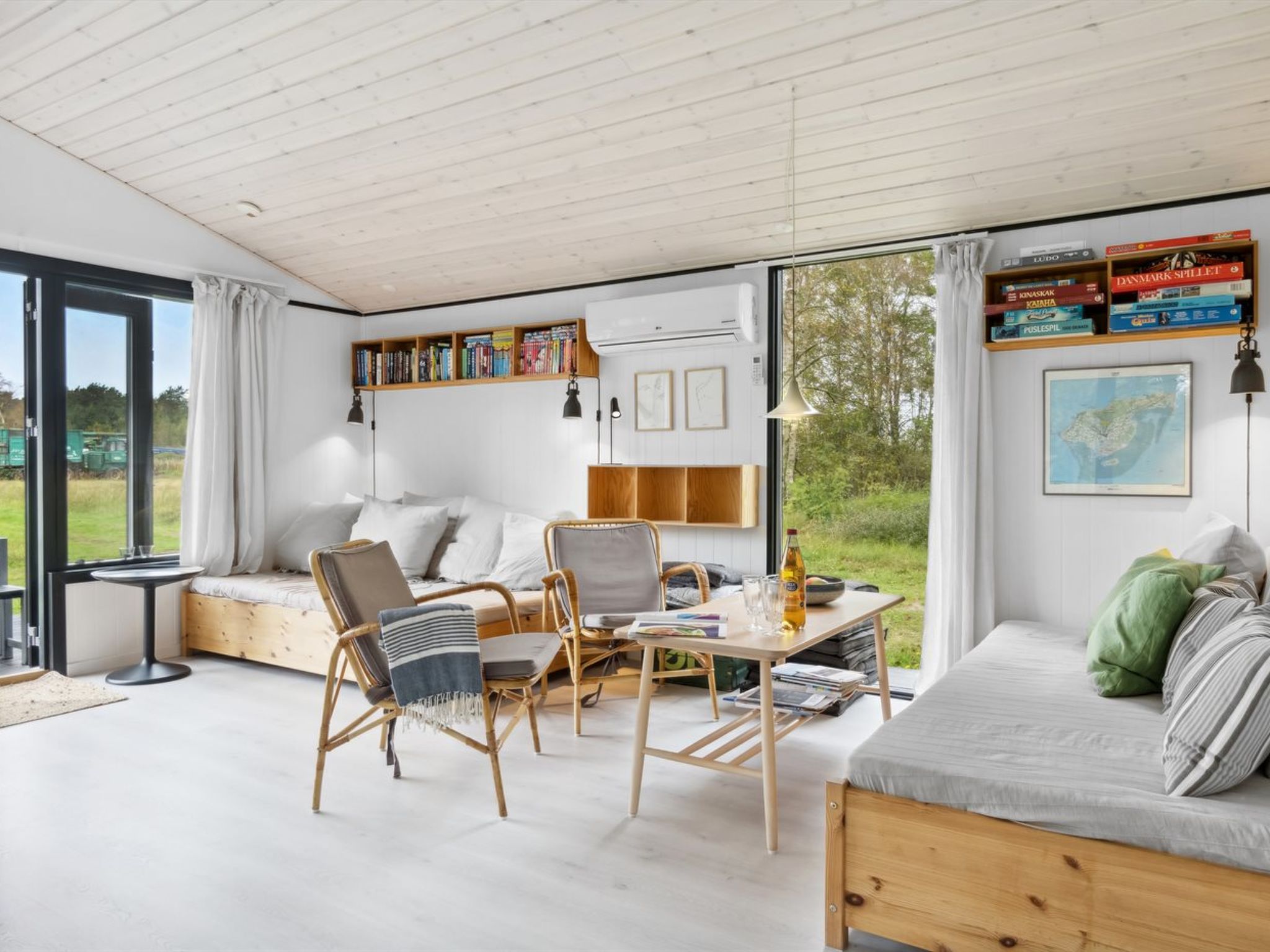 "Shayene" - 2.5km from the sea - Binnen