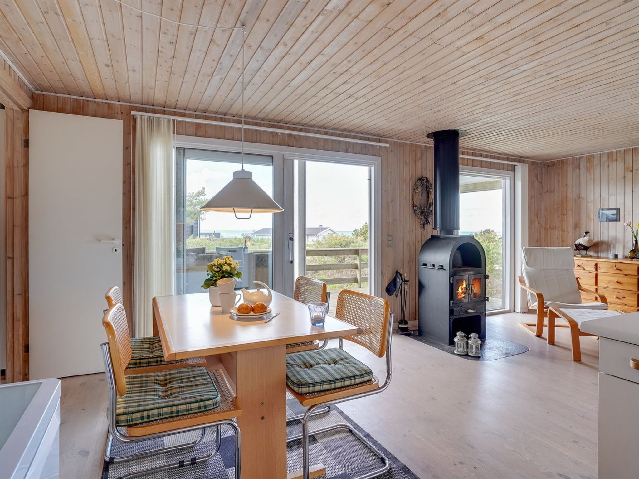 "Arun" - 150m from the sea - Binnen