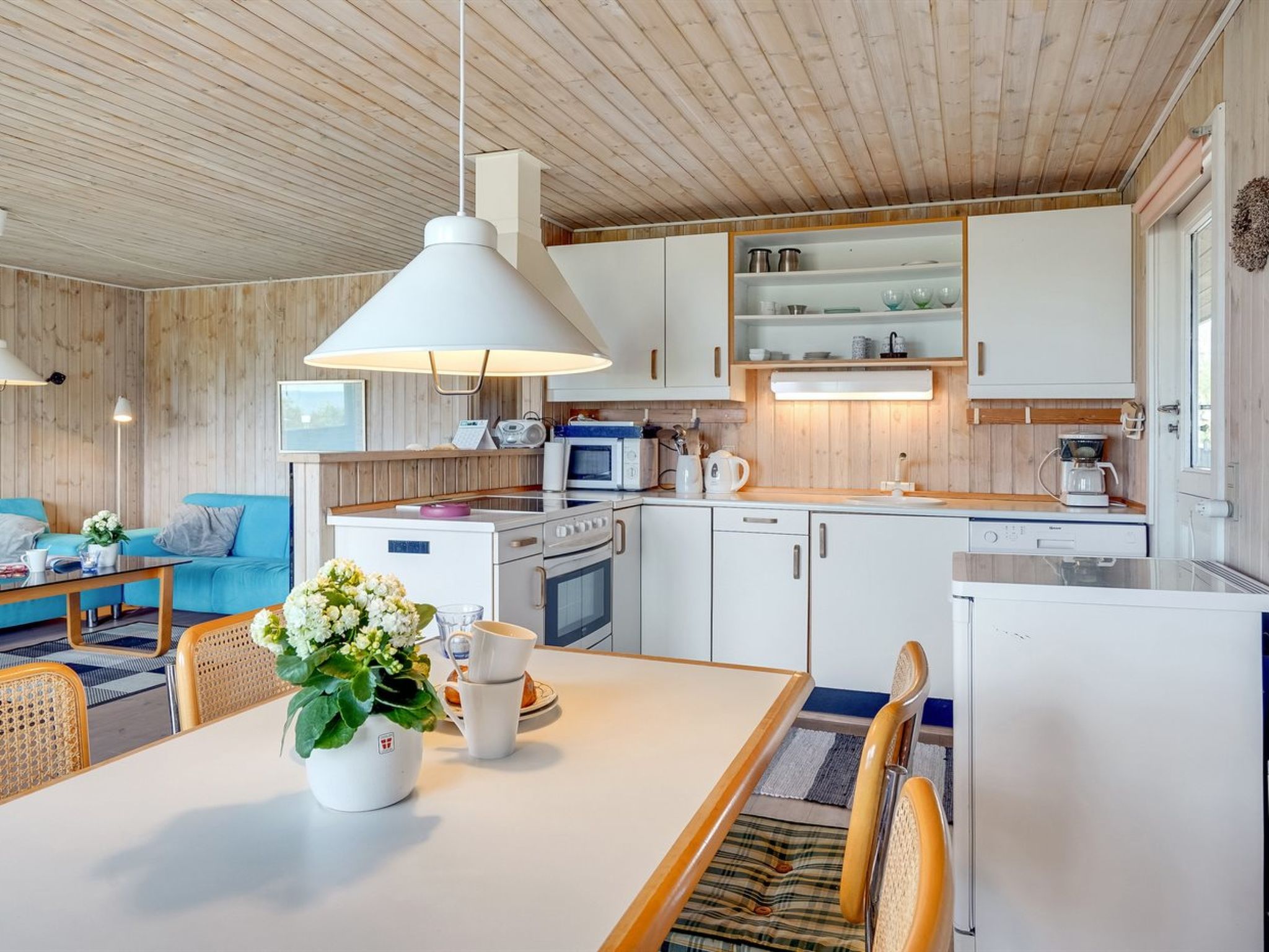 "Arun" - 150m from the sea - Binnen