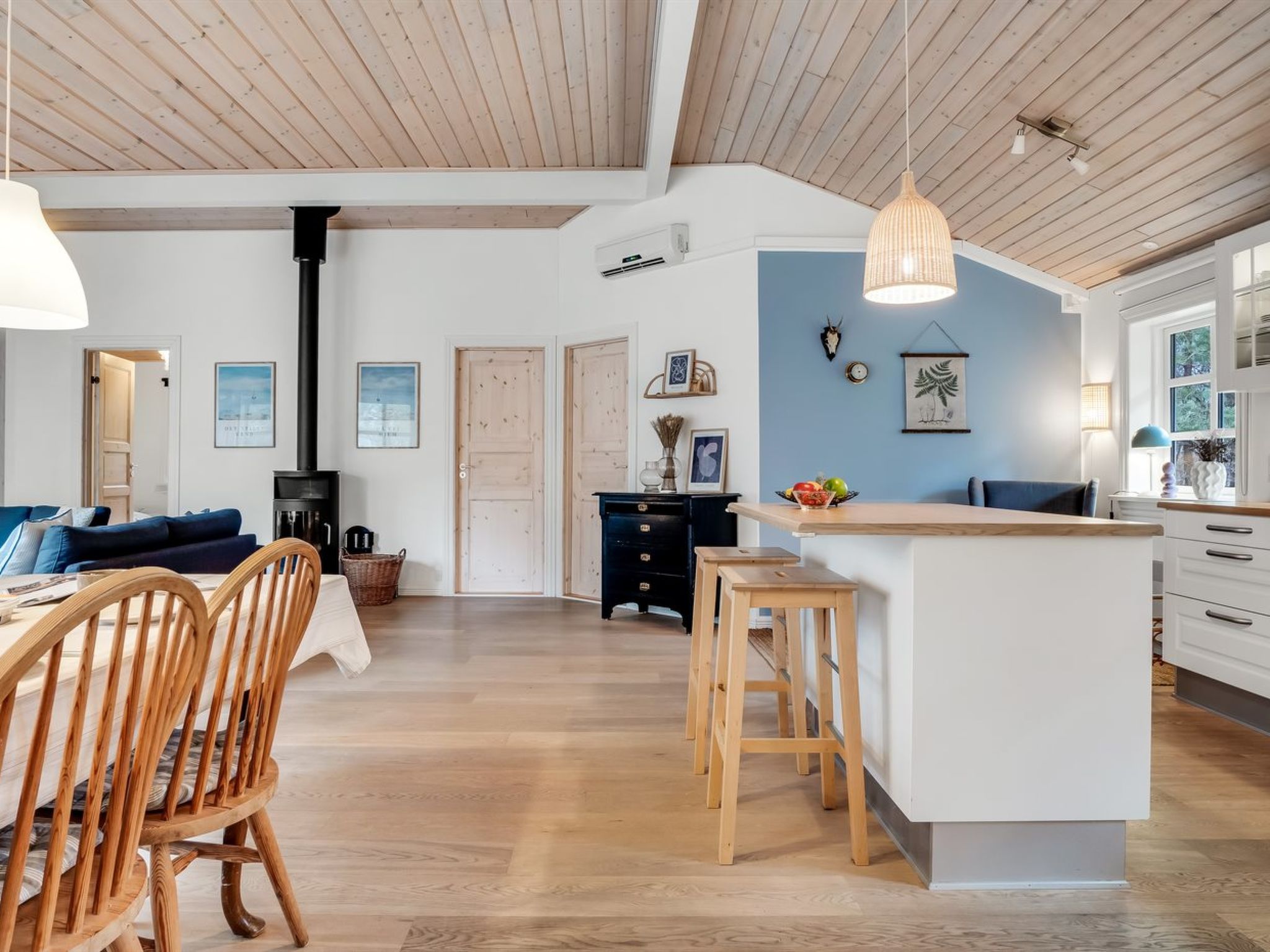 "Eikka" - 1km from the sea - Binnen