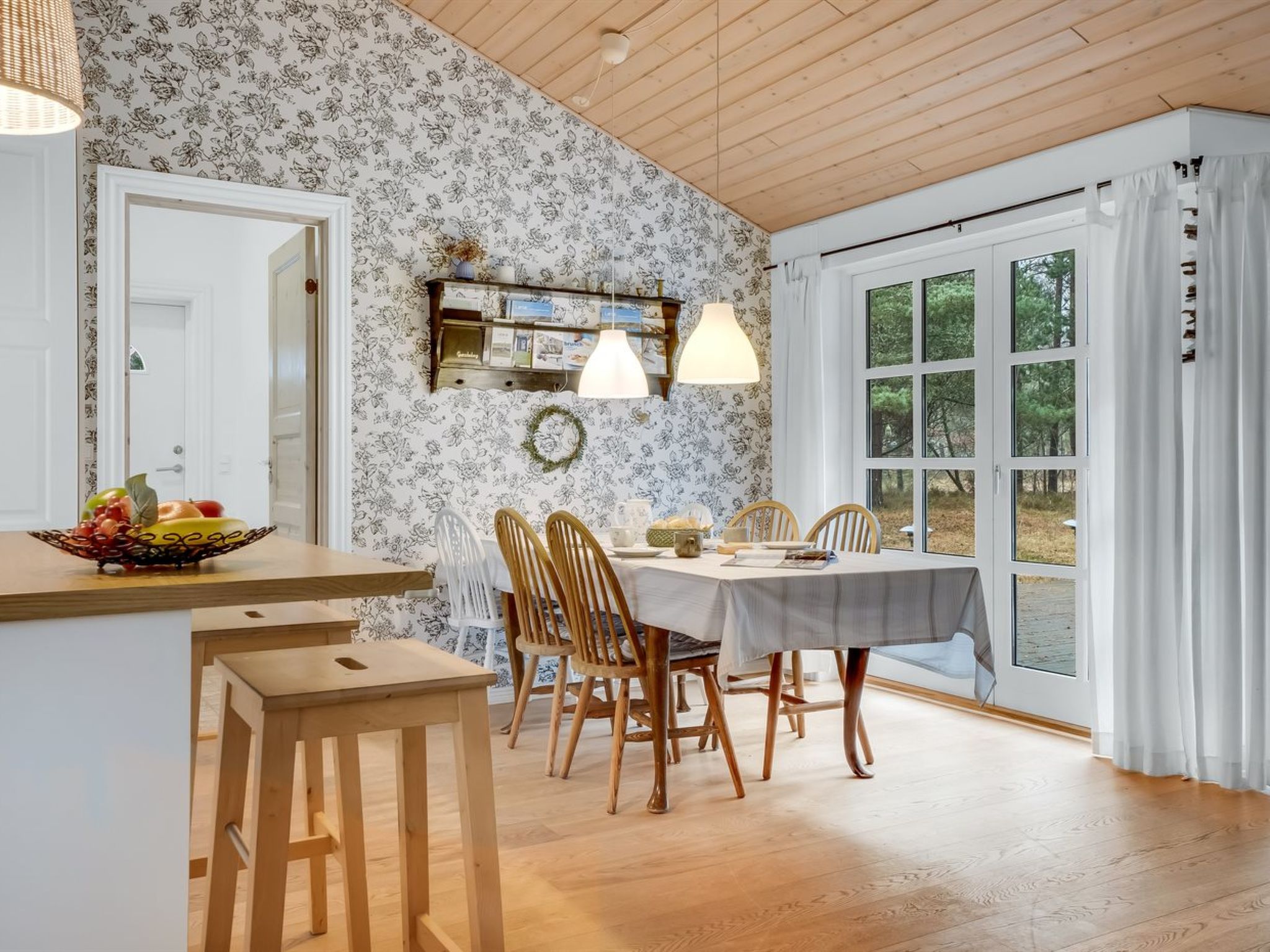 "Eikka" - 1km from the sea - Binnen